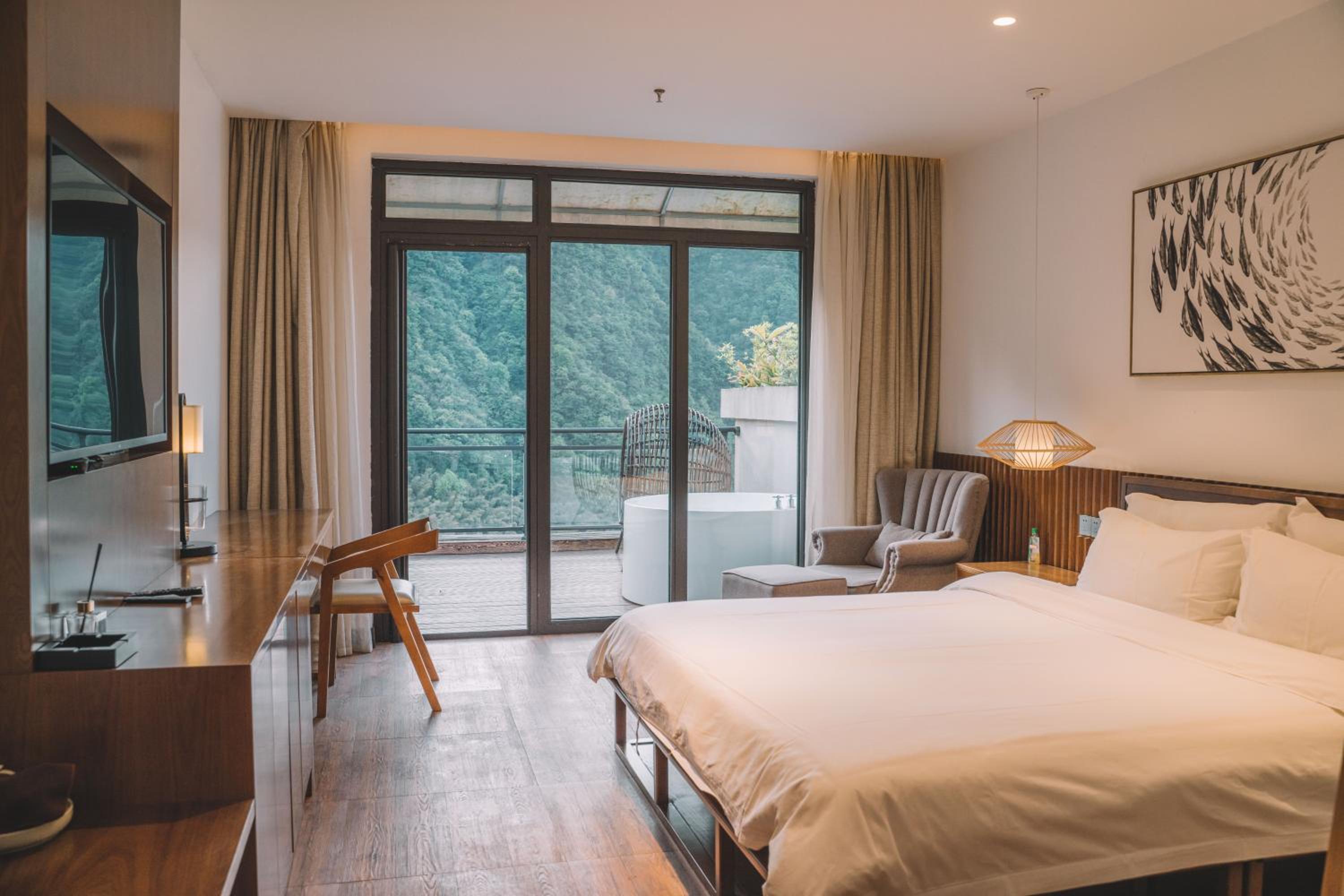 Double Room with Balcony (2 Adults + 1 Child) photo 3