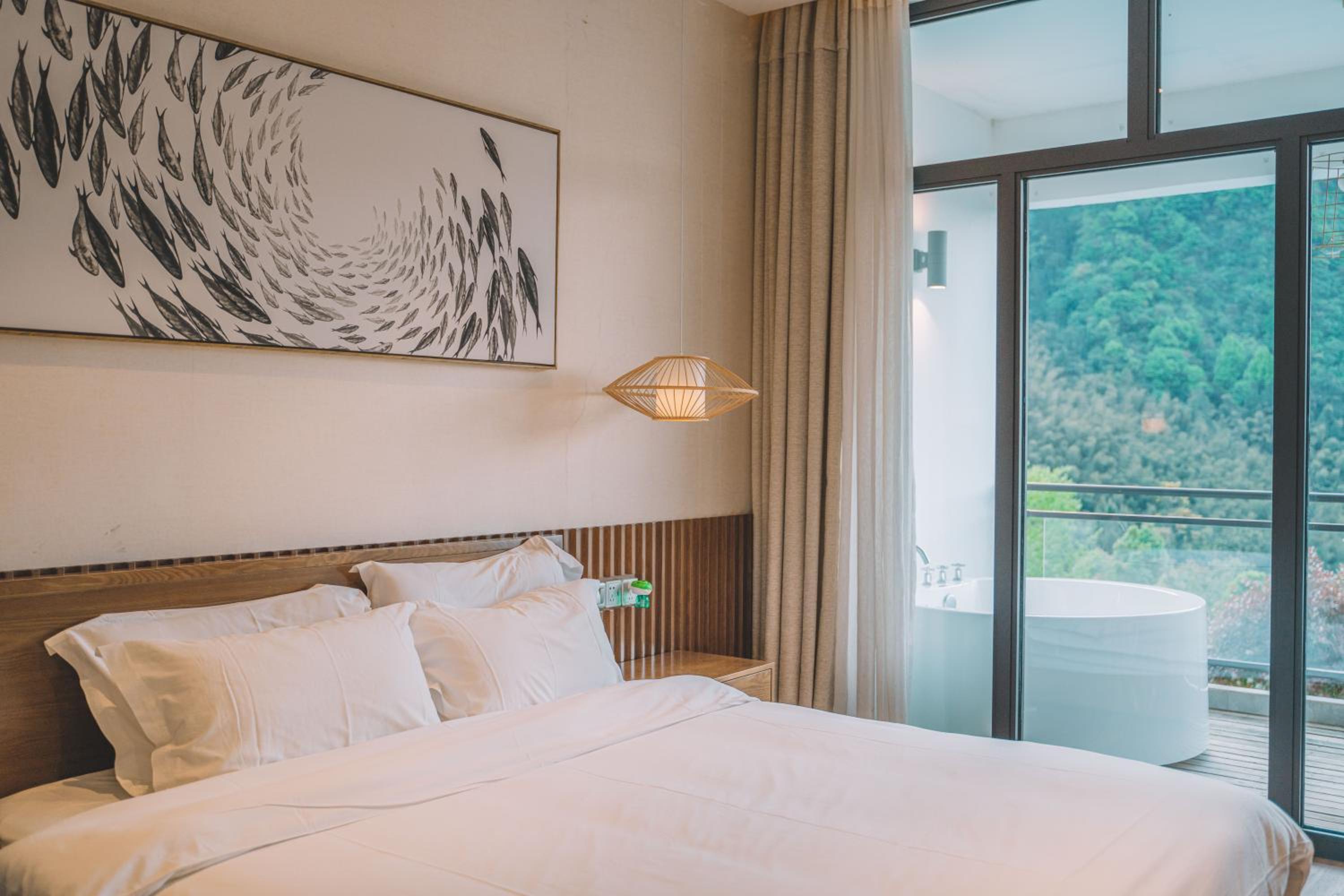 Deluxe Double Room with Bath photo 3