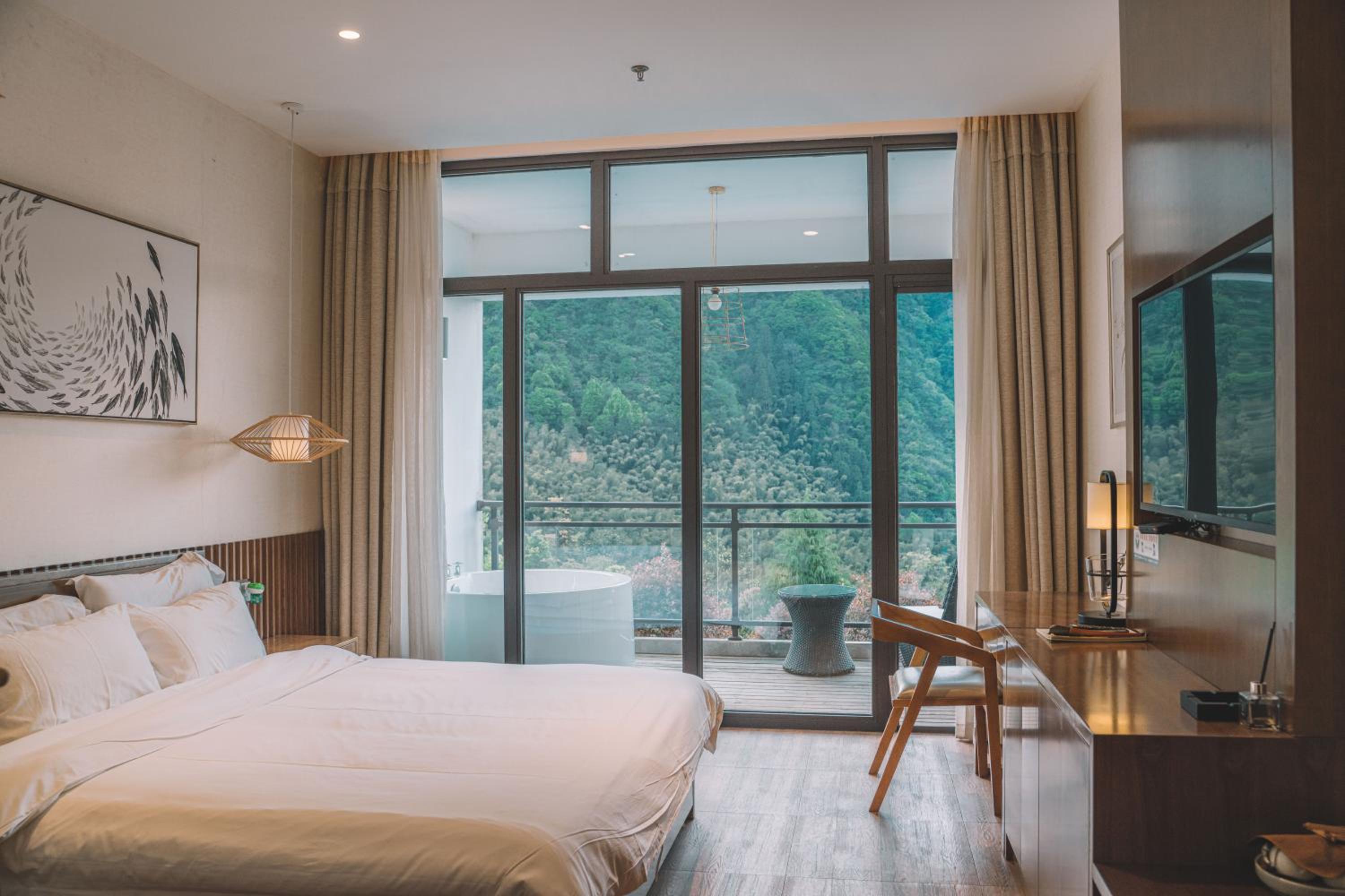 Deluxe Double Room with Bath photo 2