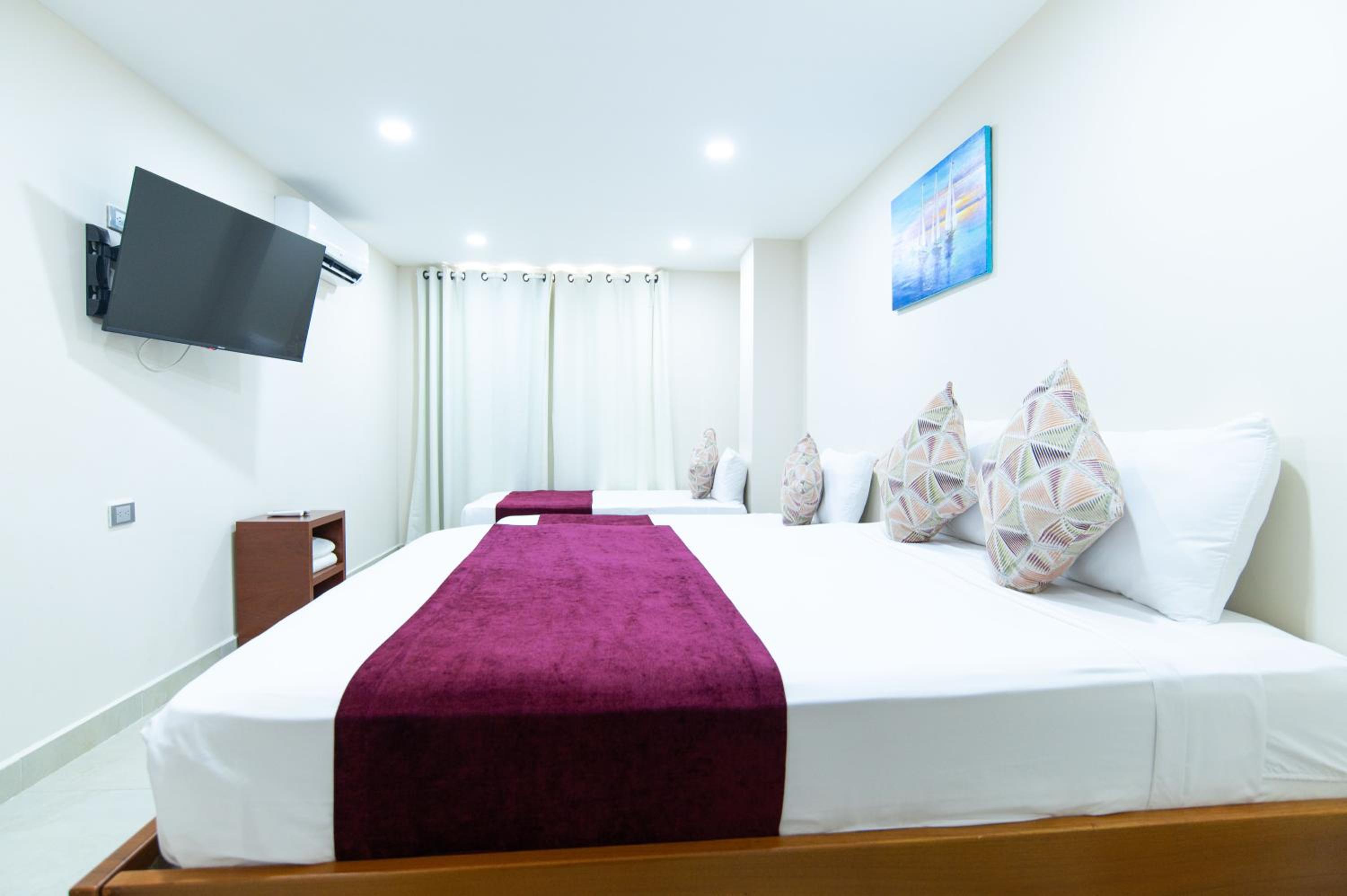 Quadruple Room with Private Bathroom photo 1