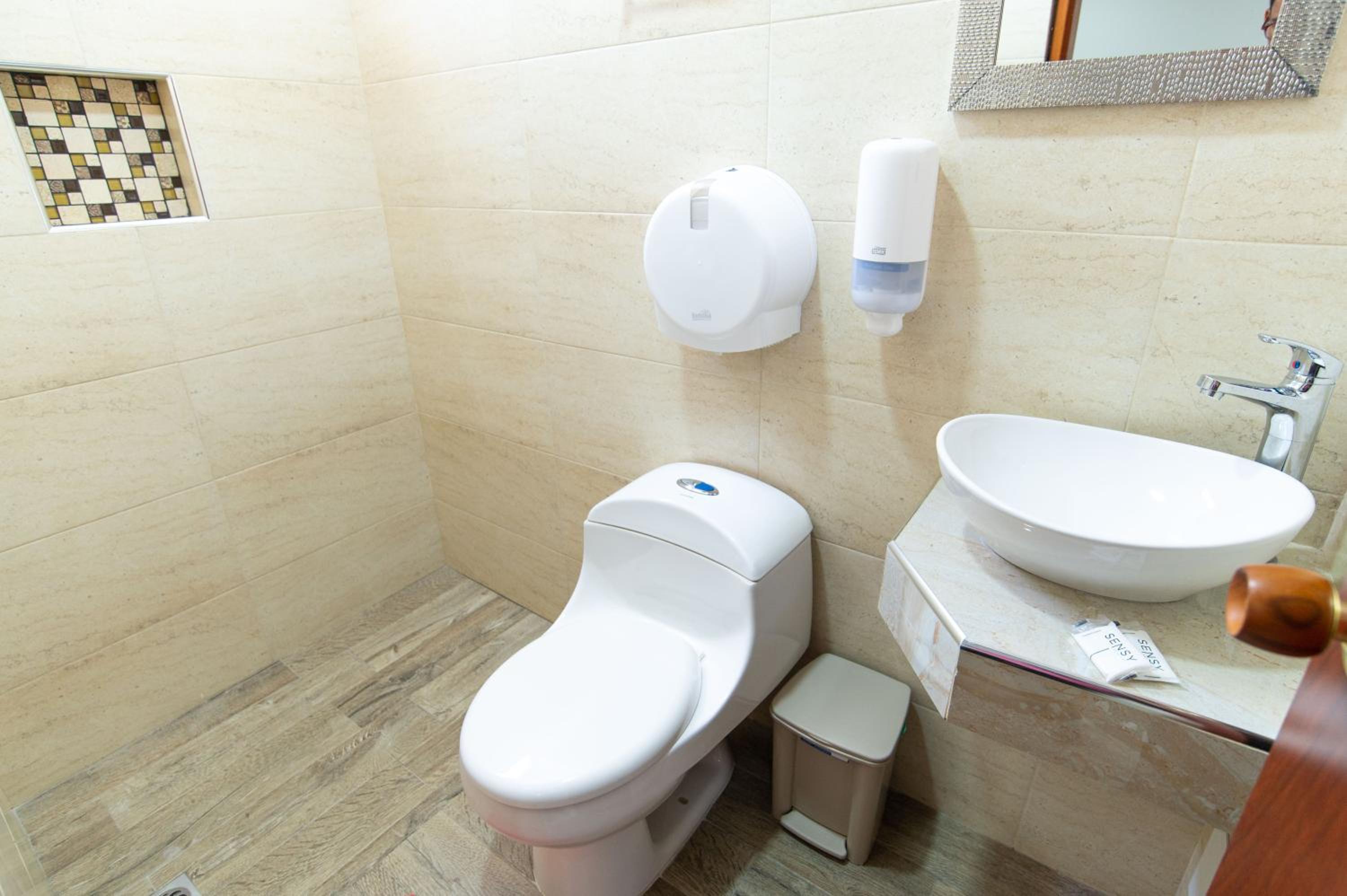 Quadruple Room with Private Bathroom photo 2