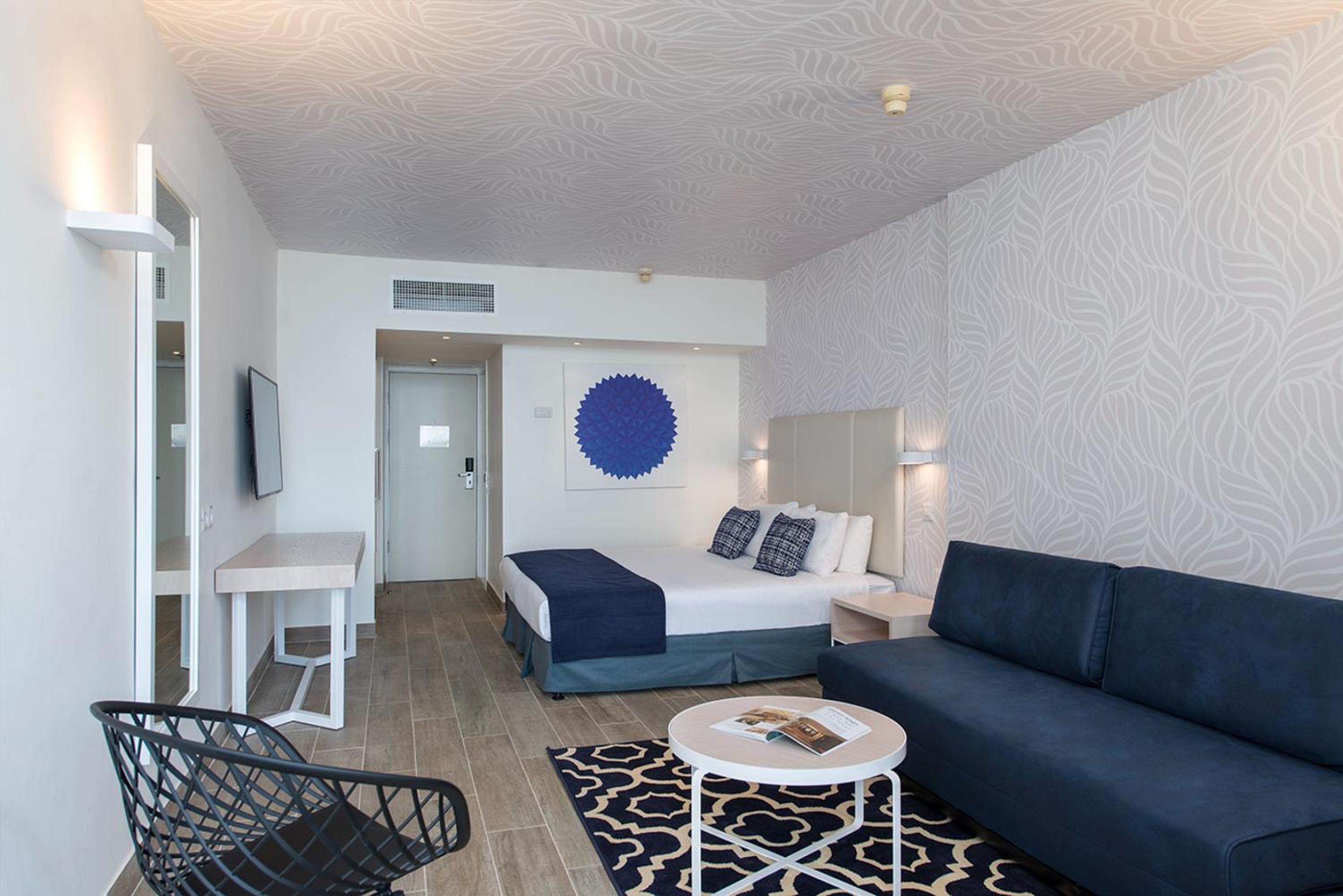 Deluxe Family Room - Photo 1