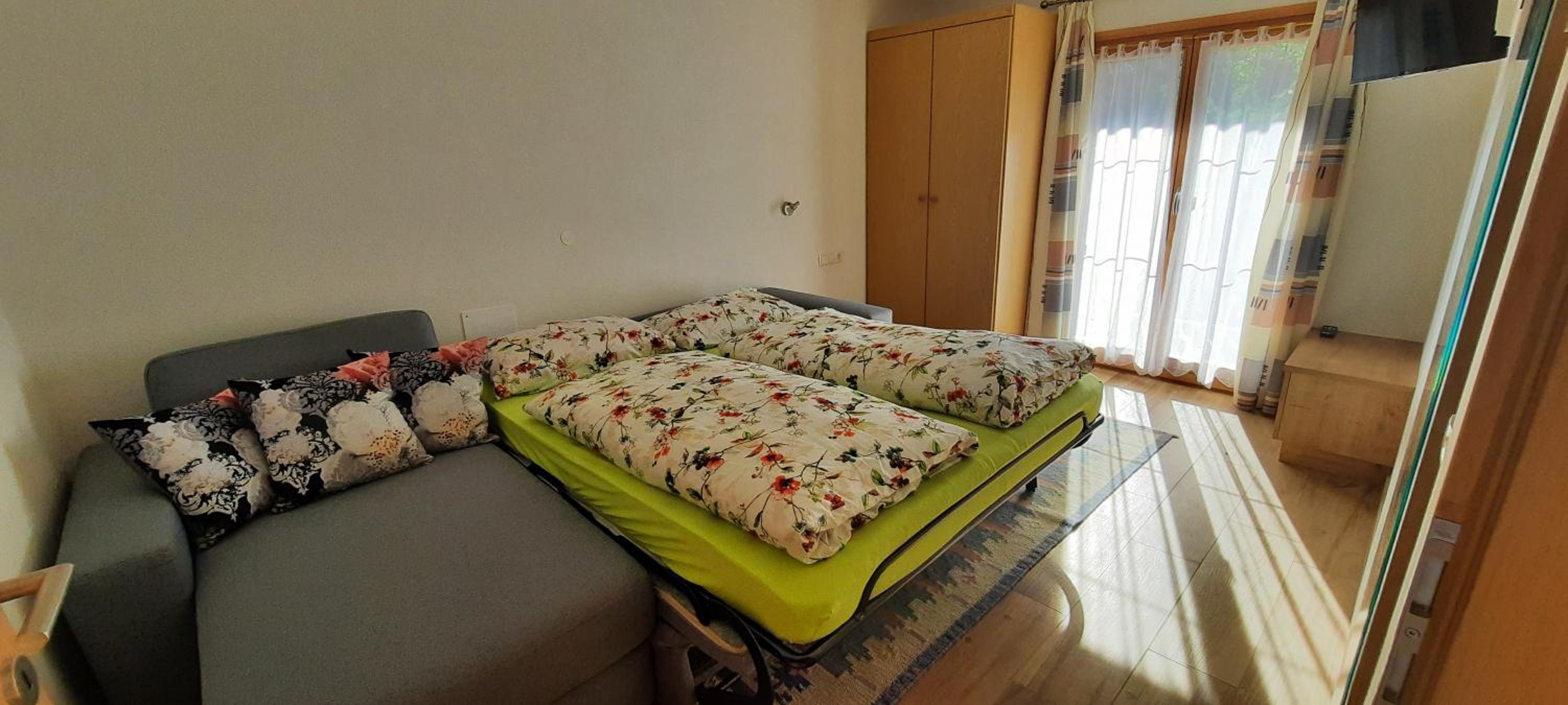 One-Bedroom Apartment photo 1