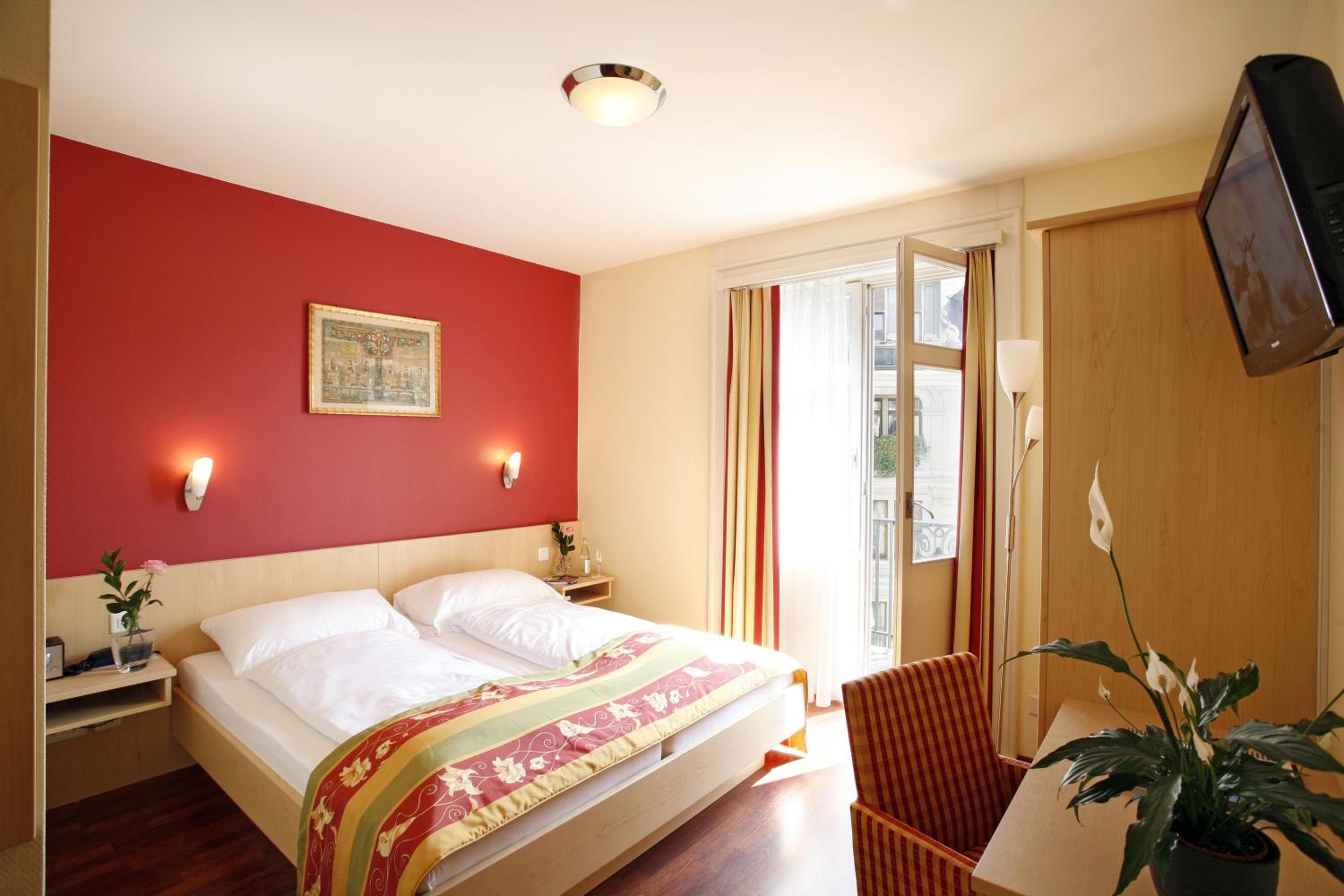 Triple Room - Photo 11