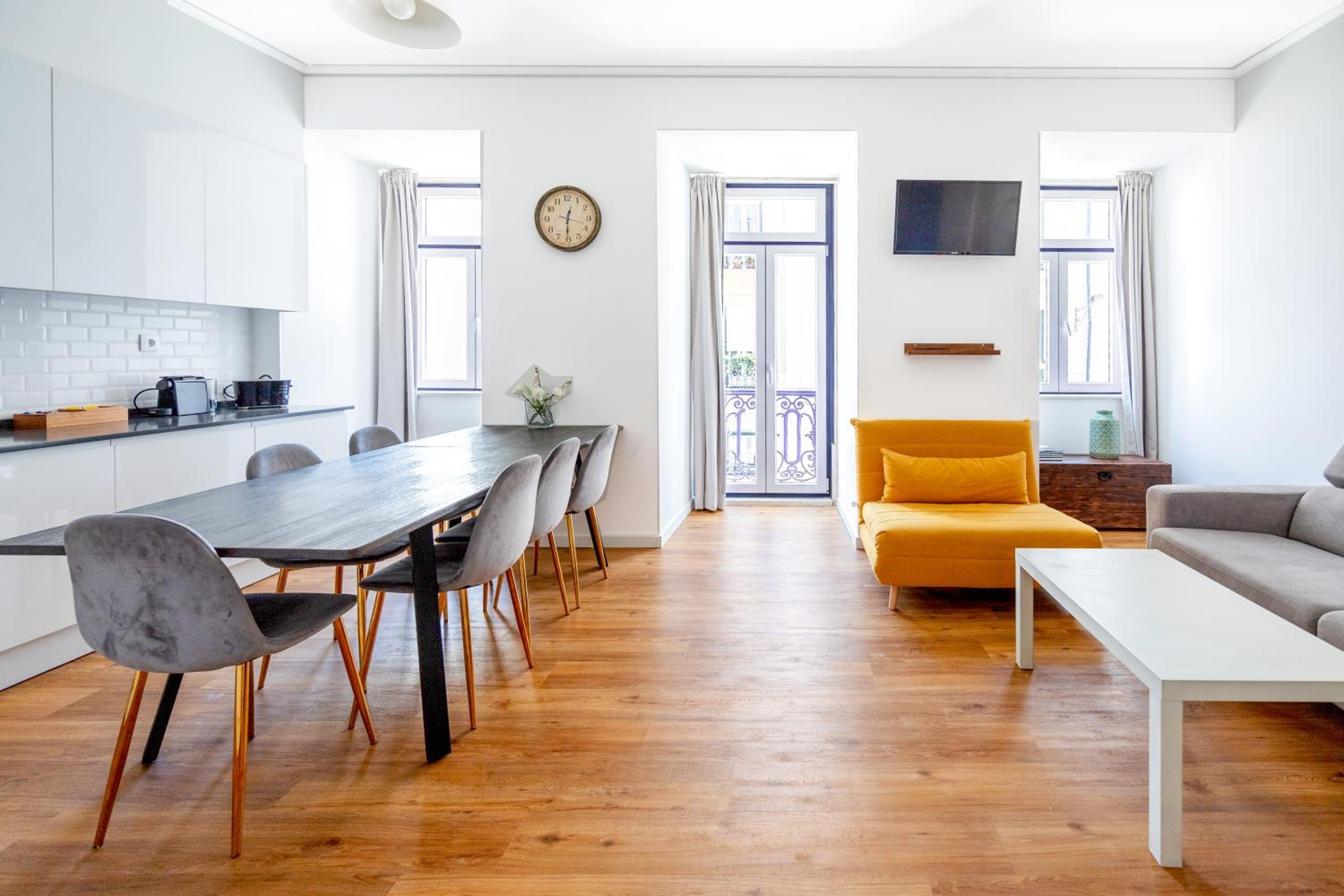 Three-Bedroom Apartment - Photo 6