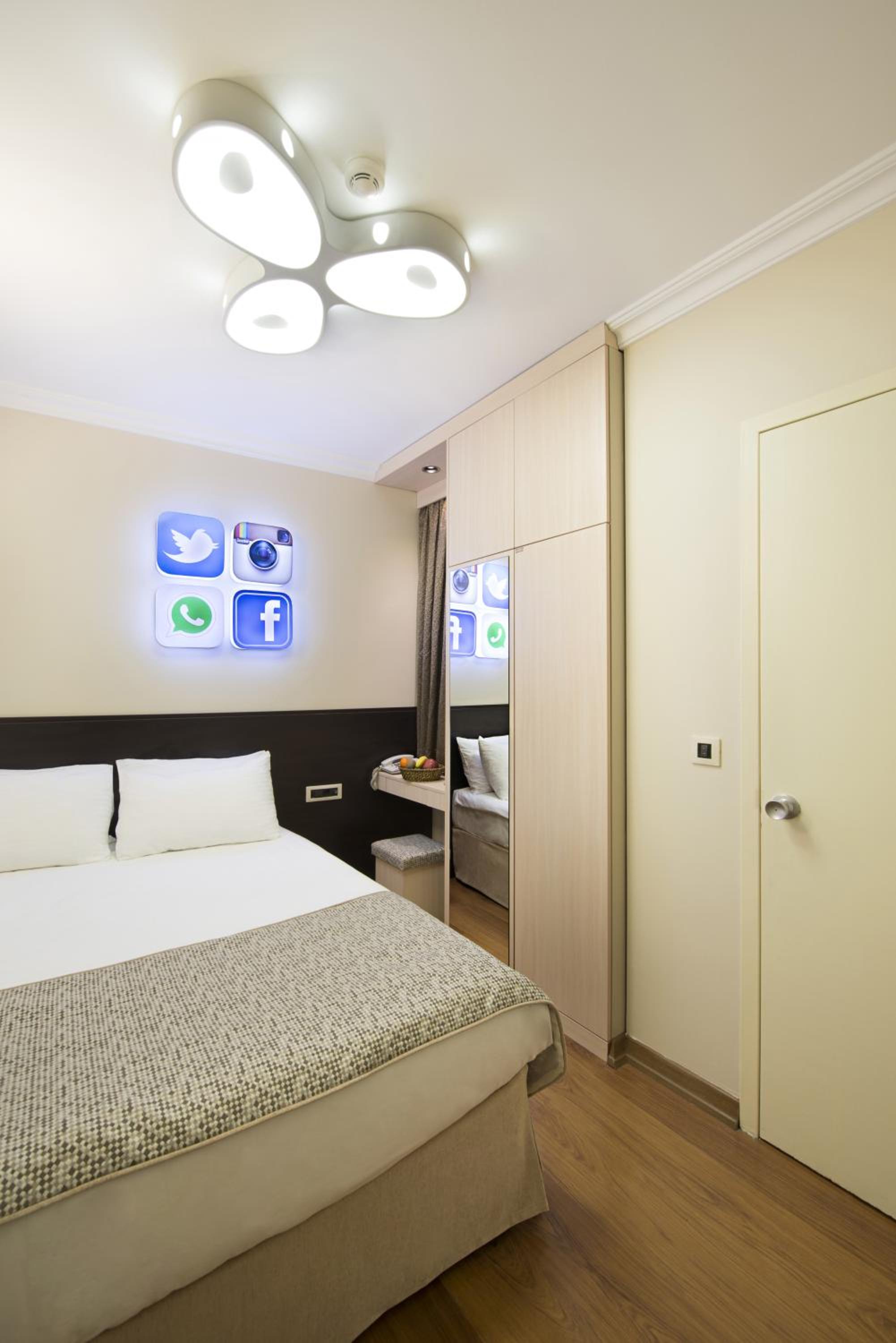 Economy Double Room without Window photo 1