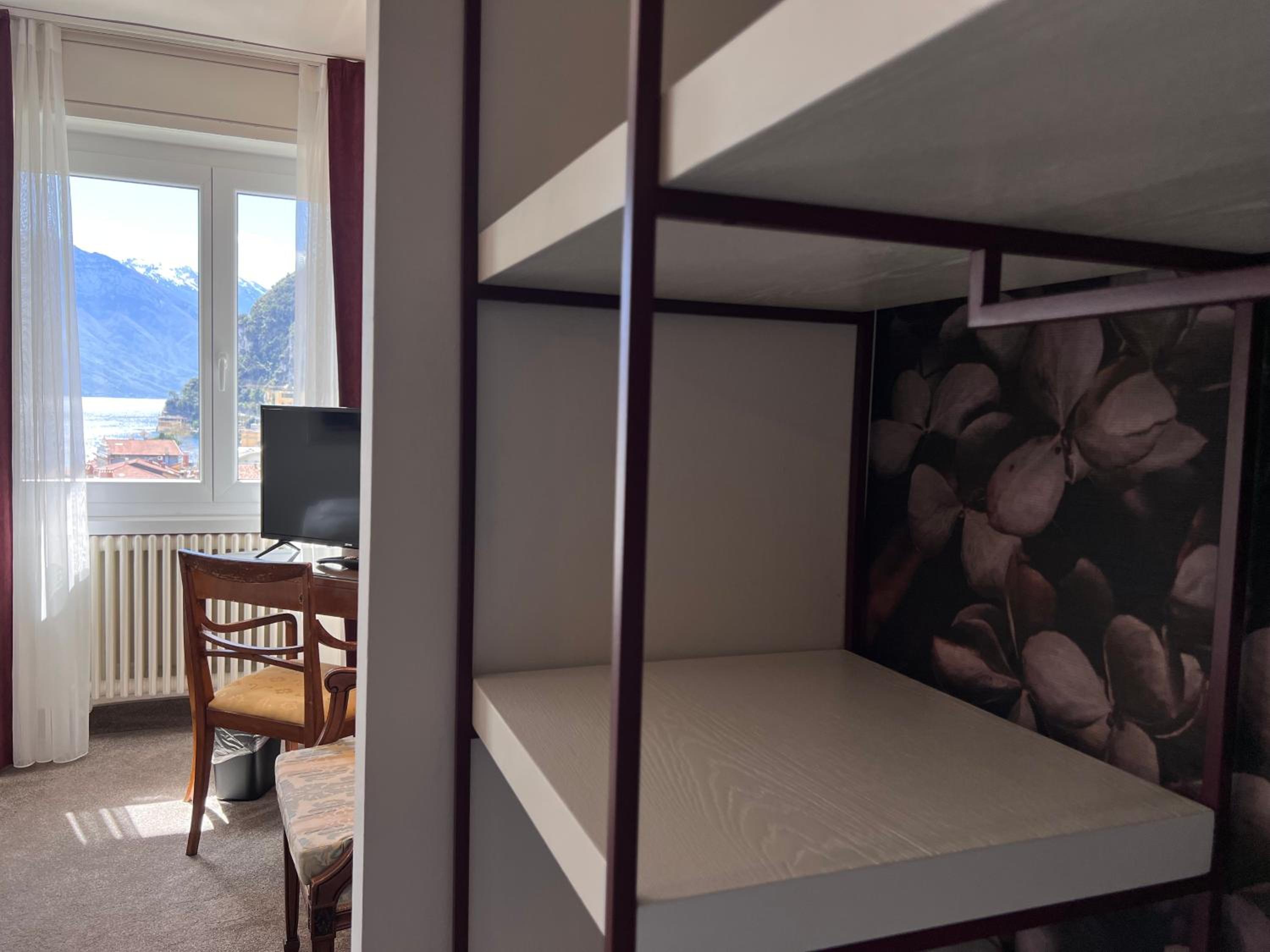 Double Room with Lake View - Photo 12