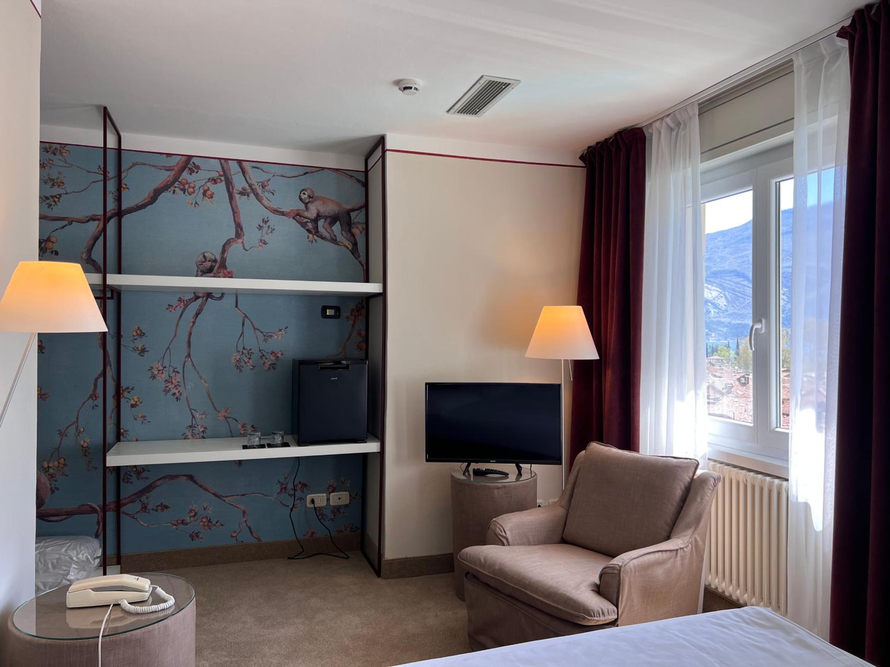 Double Room with Lake View - Photo 13