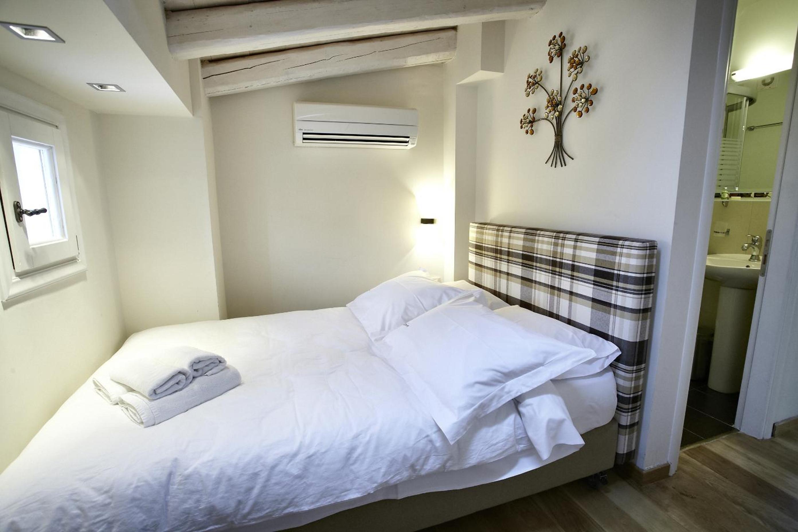 Small Double Room photo 1
