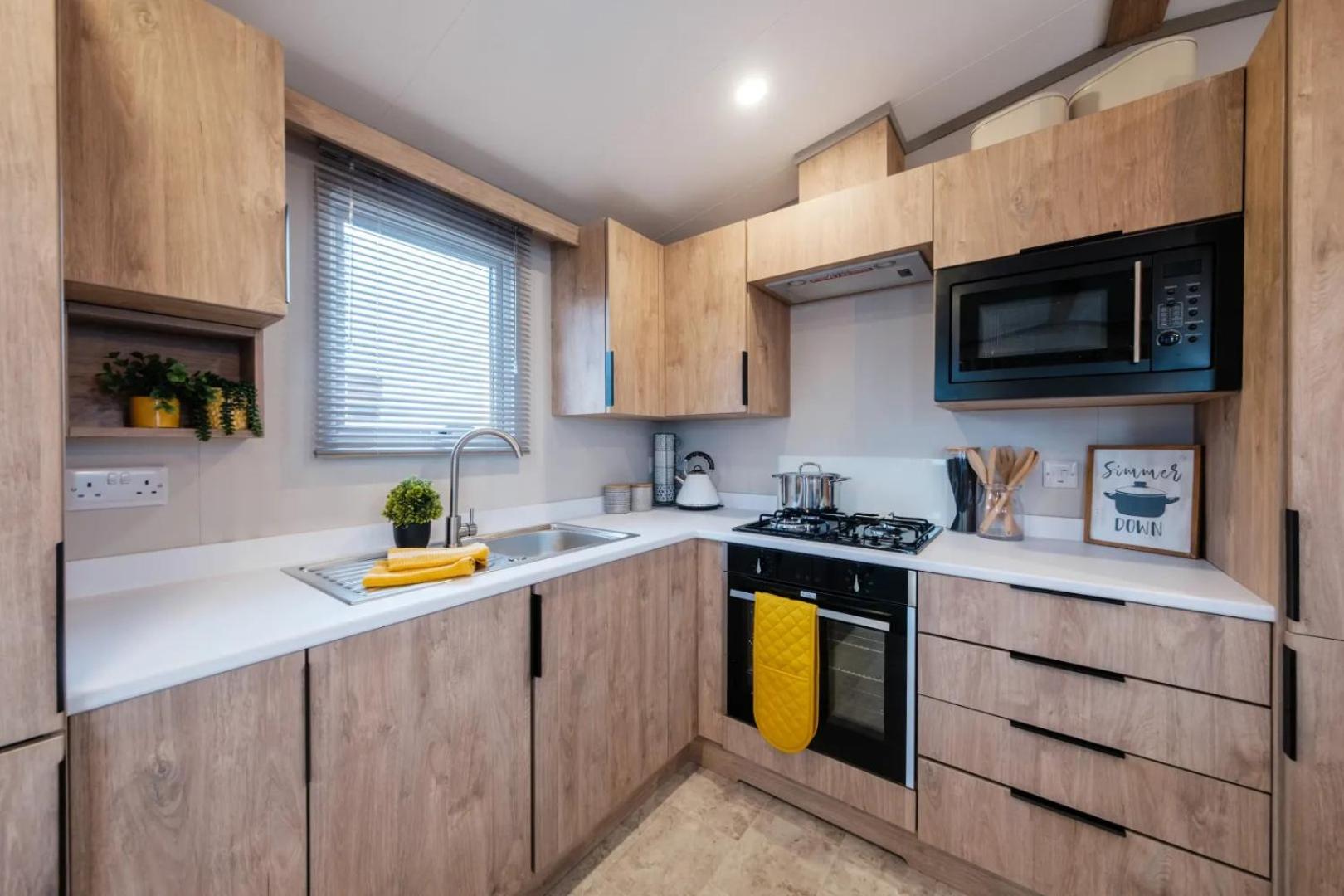 2 Bedroom Classic Caravan (Sleeps 4) photo 2