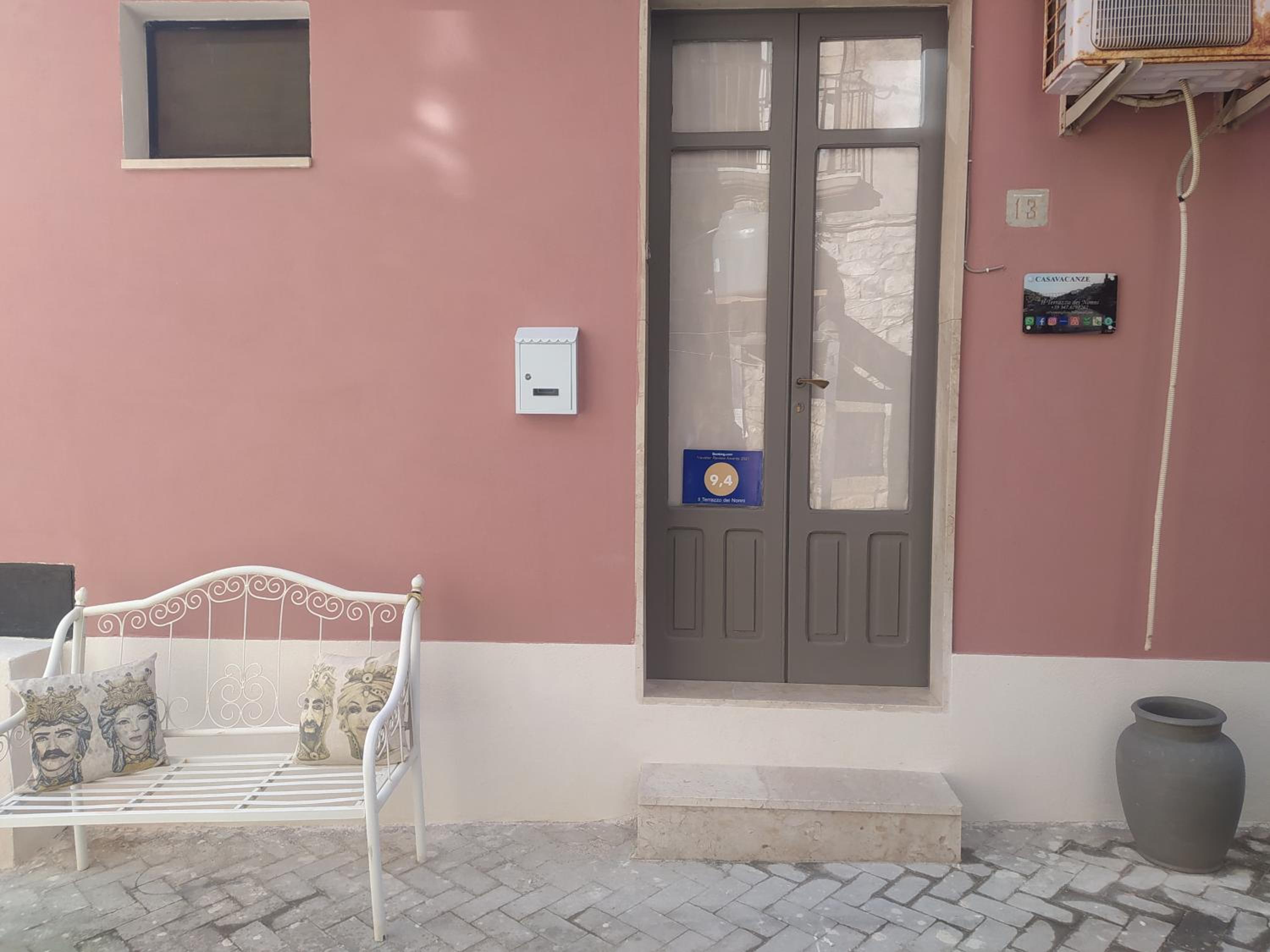 One-Bedroom House - Photo 27