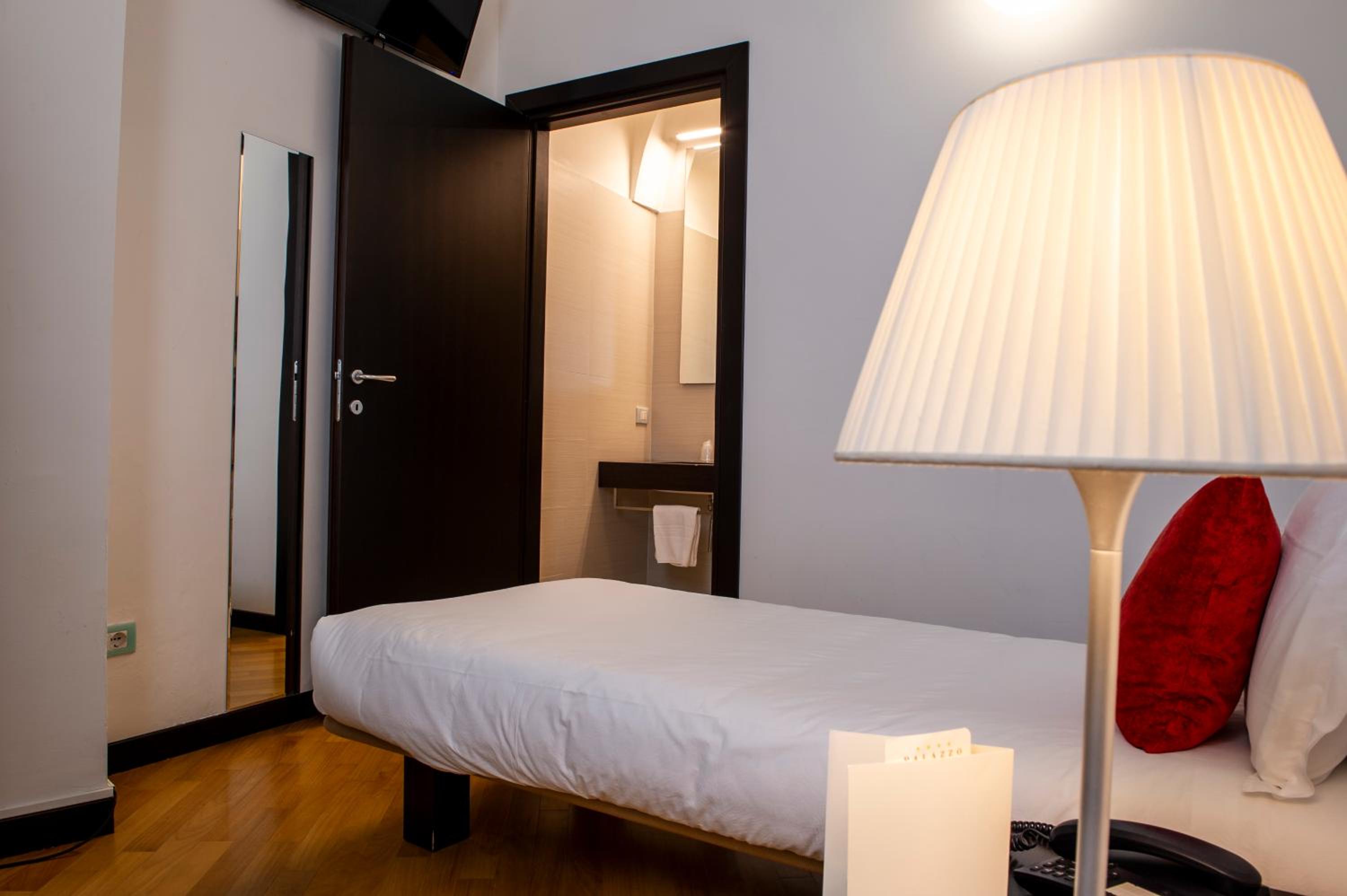 Basic Single Room photo 3