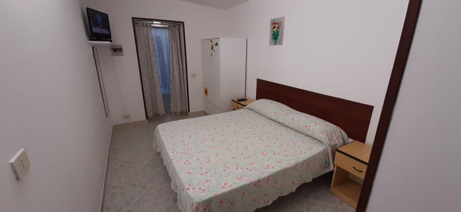 One-Bedroom House - Photo 20