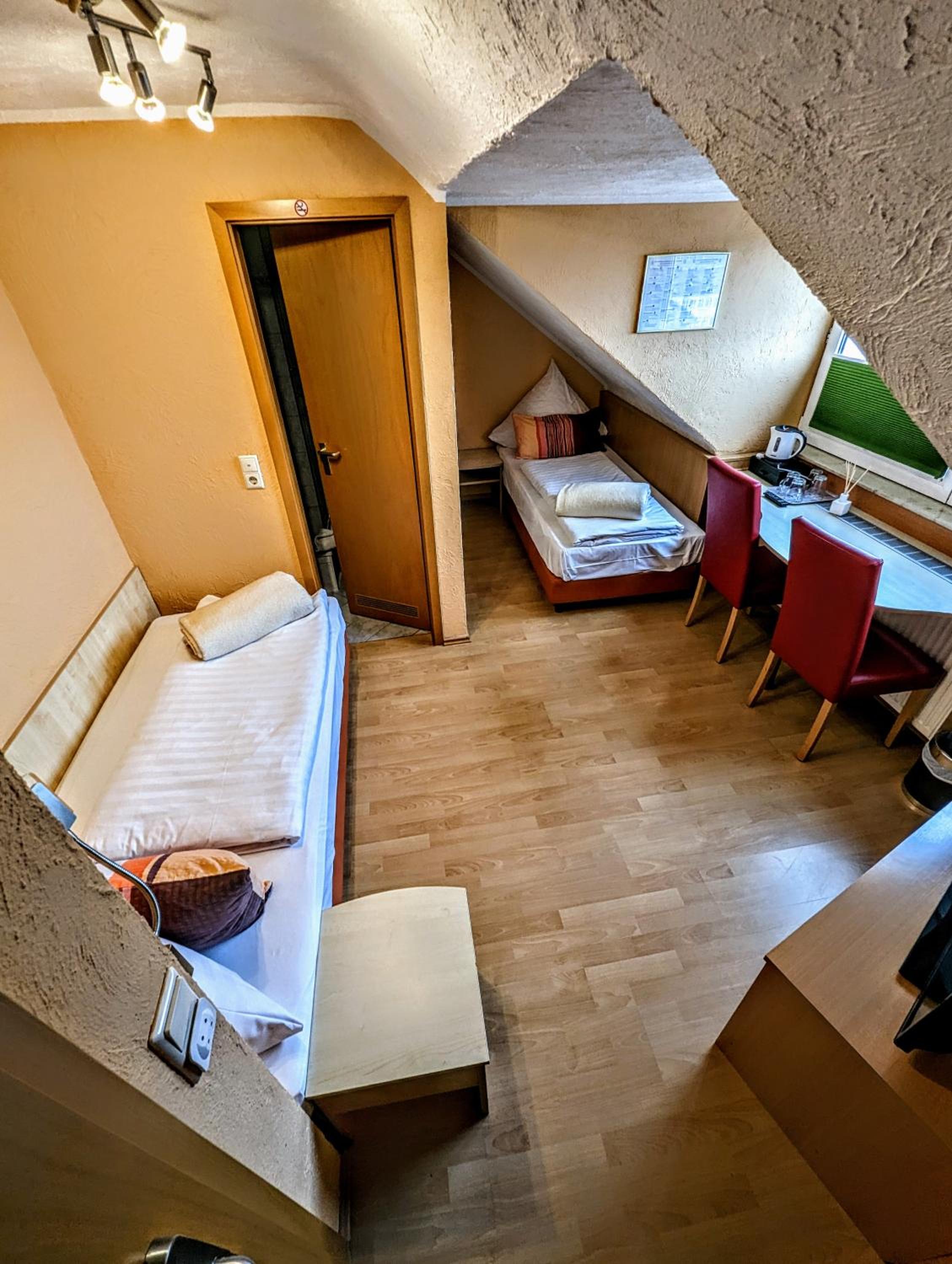 Budget Twin Room - Photo 1