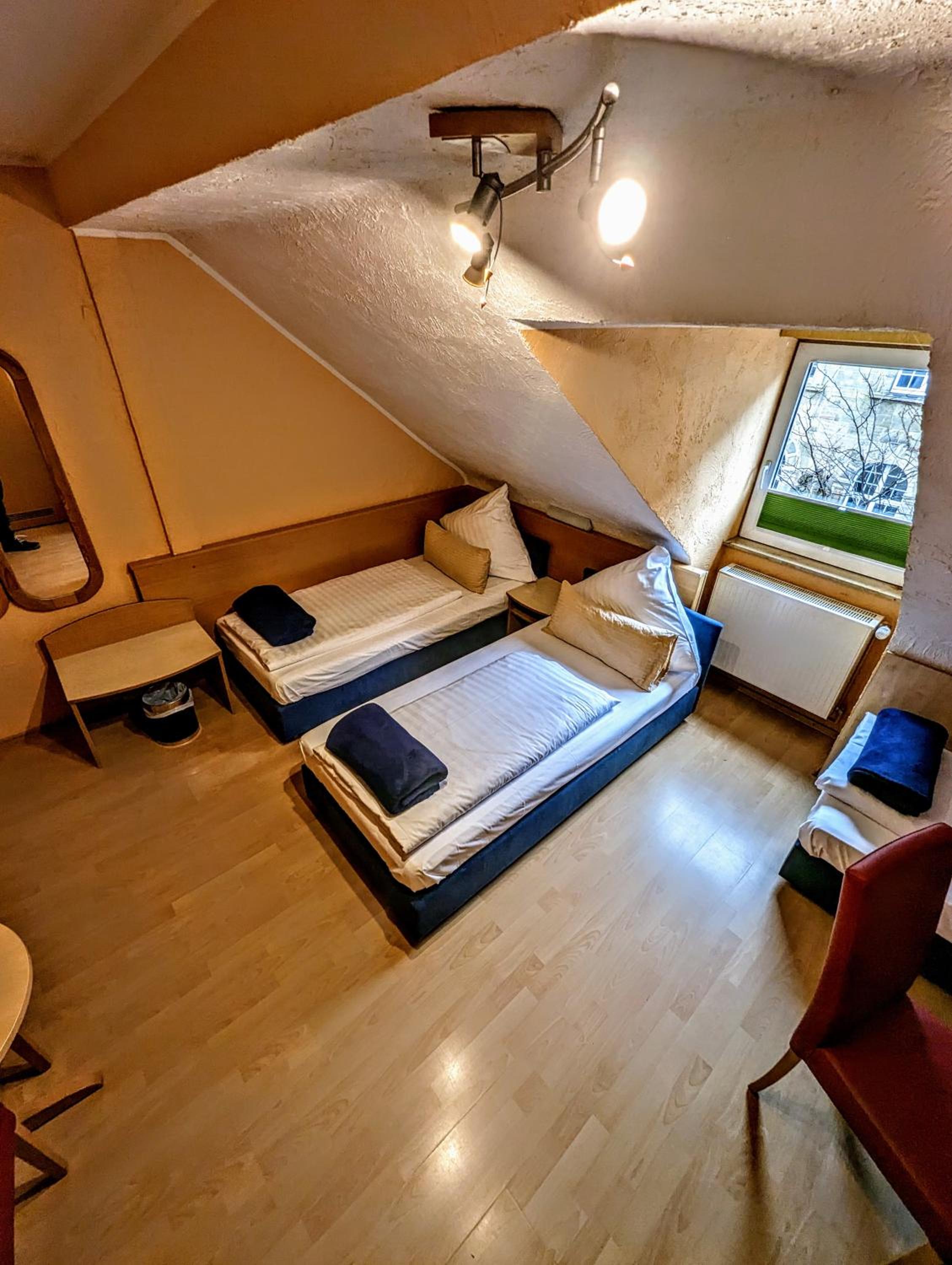Budget Triple Room - Photo 3
