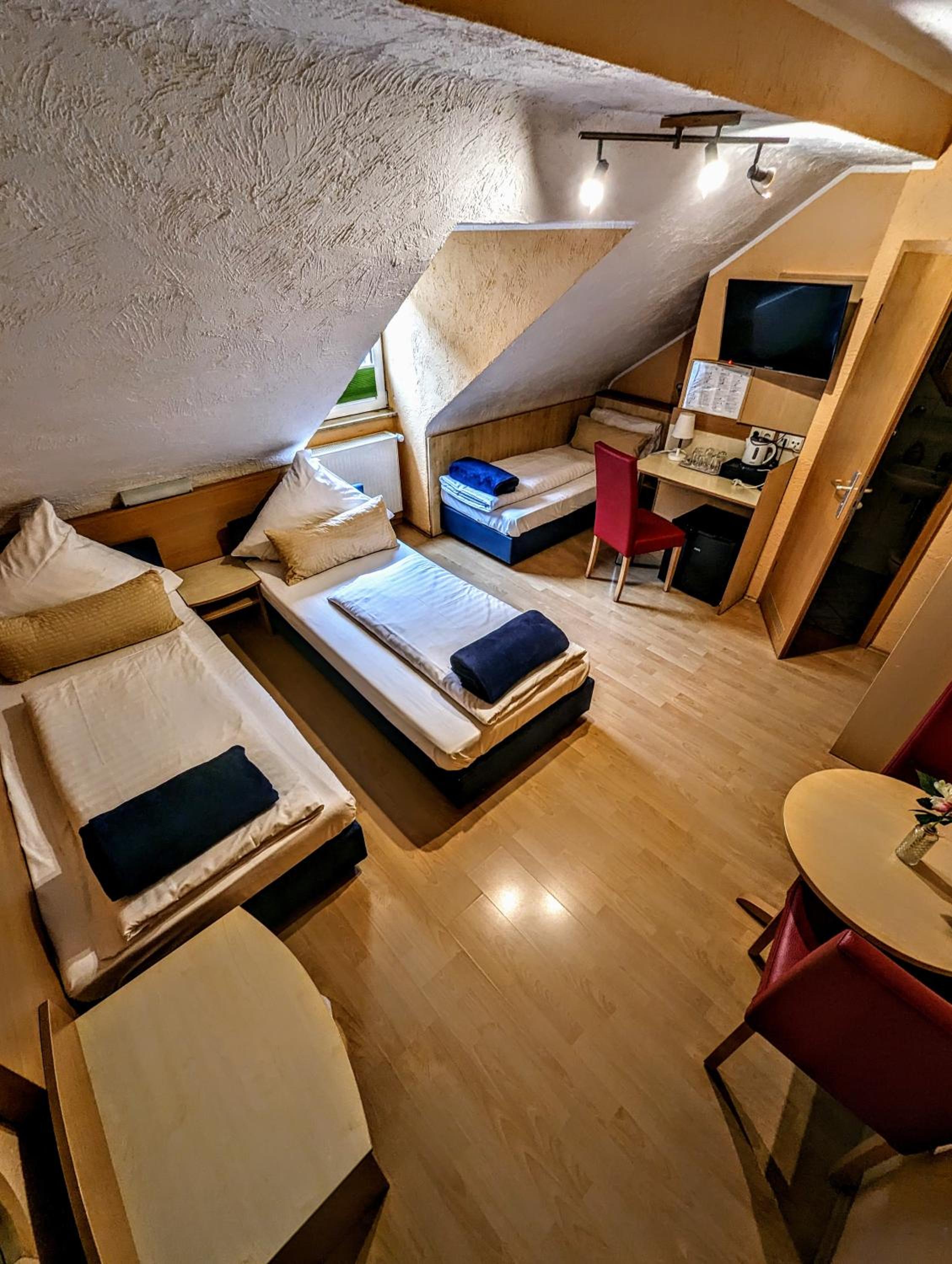 Budget Triple Room - Photo 1