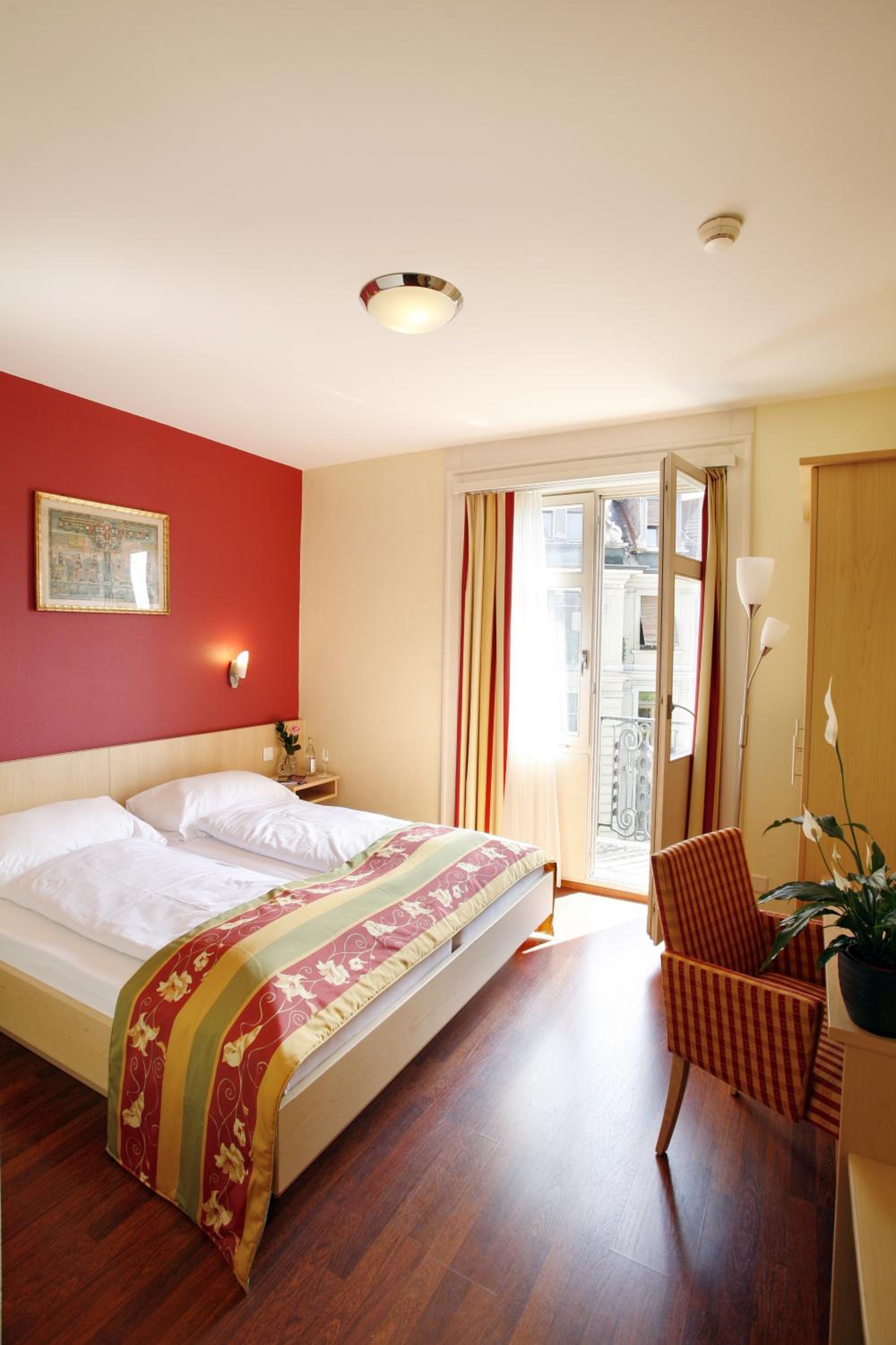 Standard Double Room - Photo 4