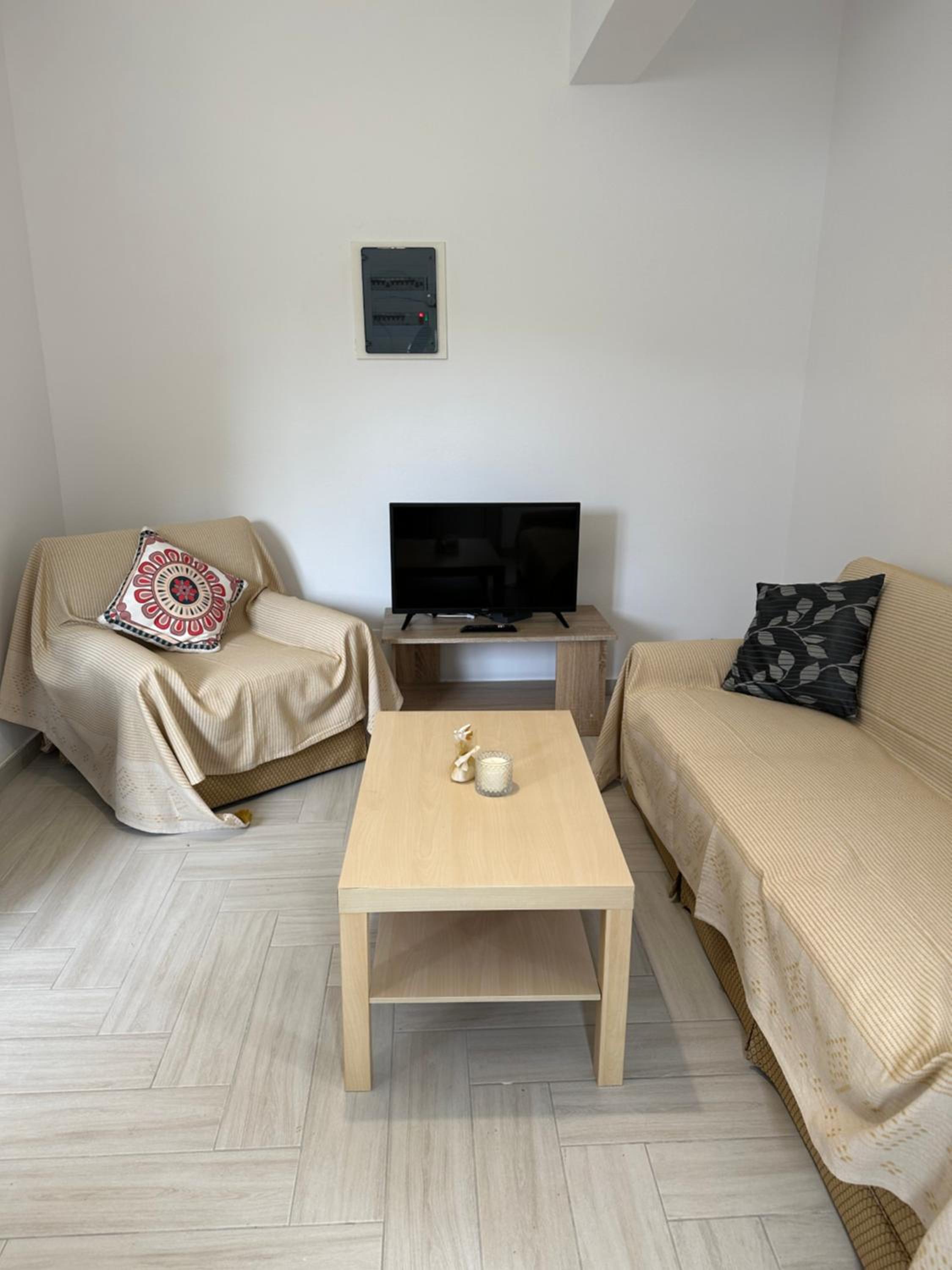 One-Bedroom Apartment photo 1