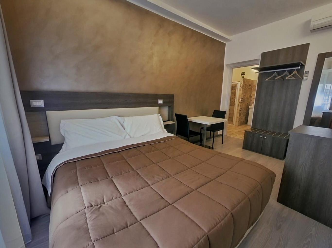 Single Room - Photo 2