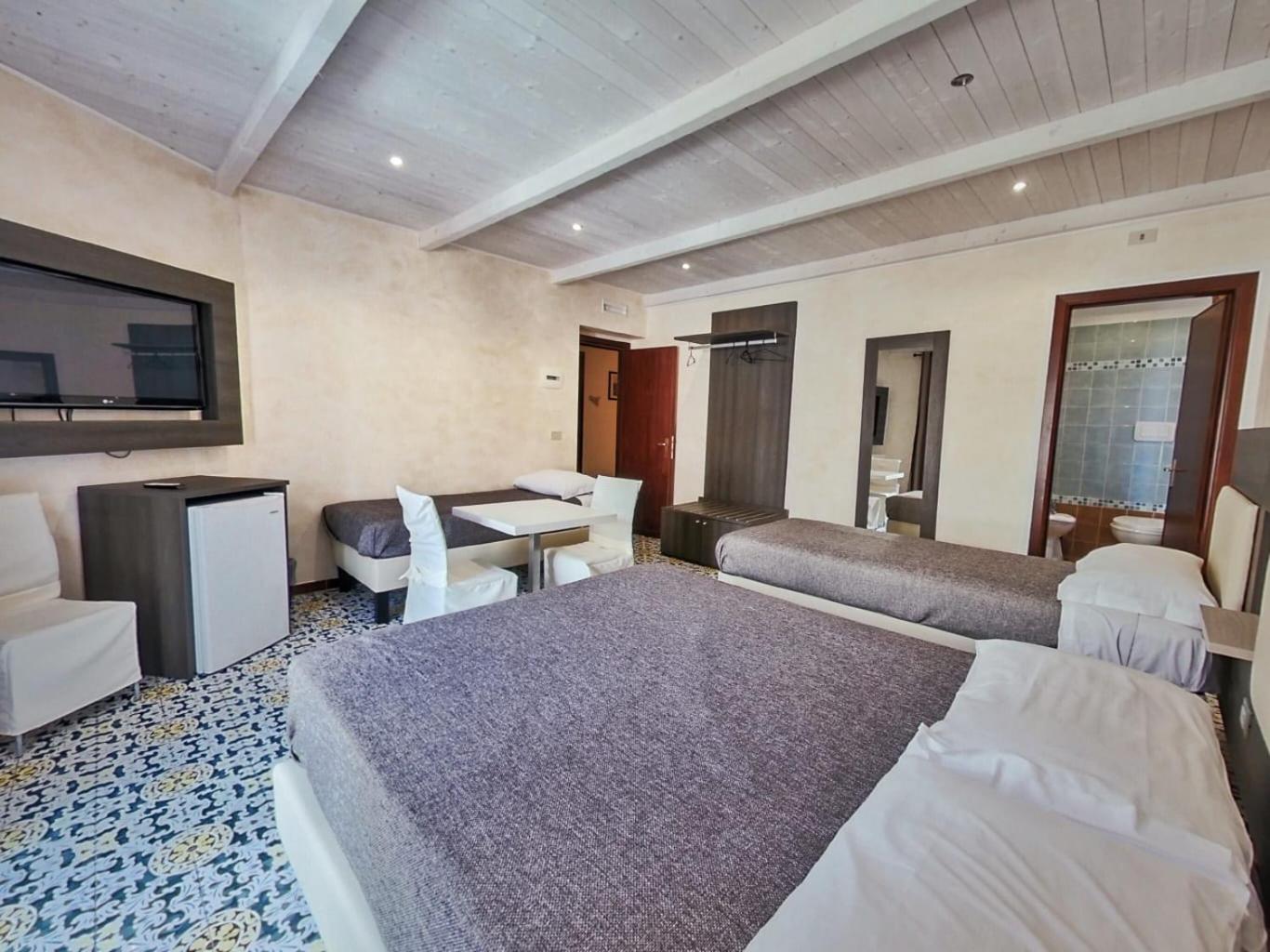 Triple Room - Photo 1