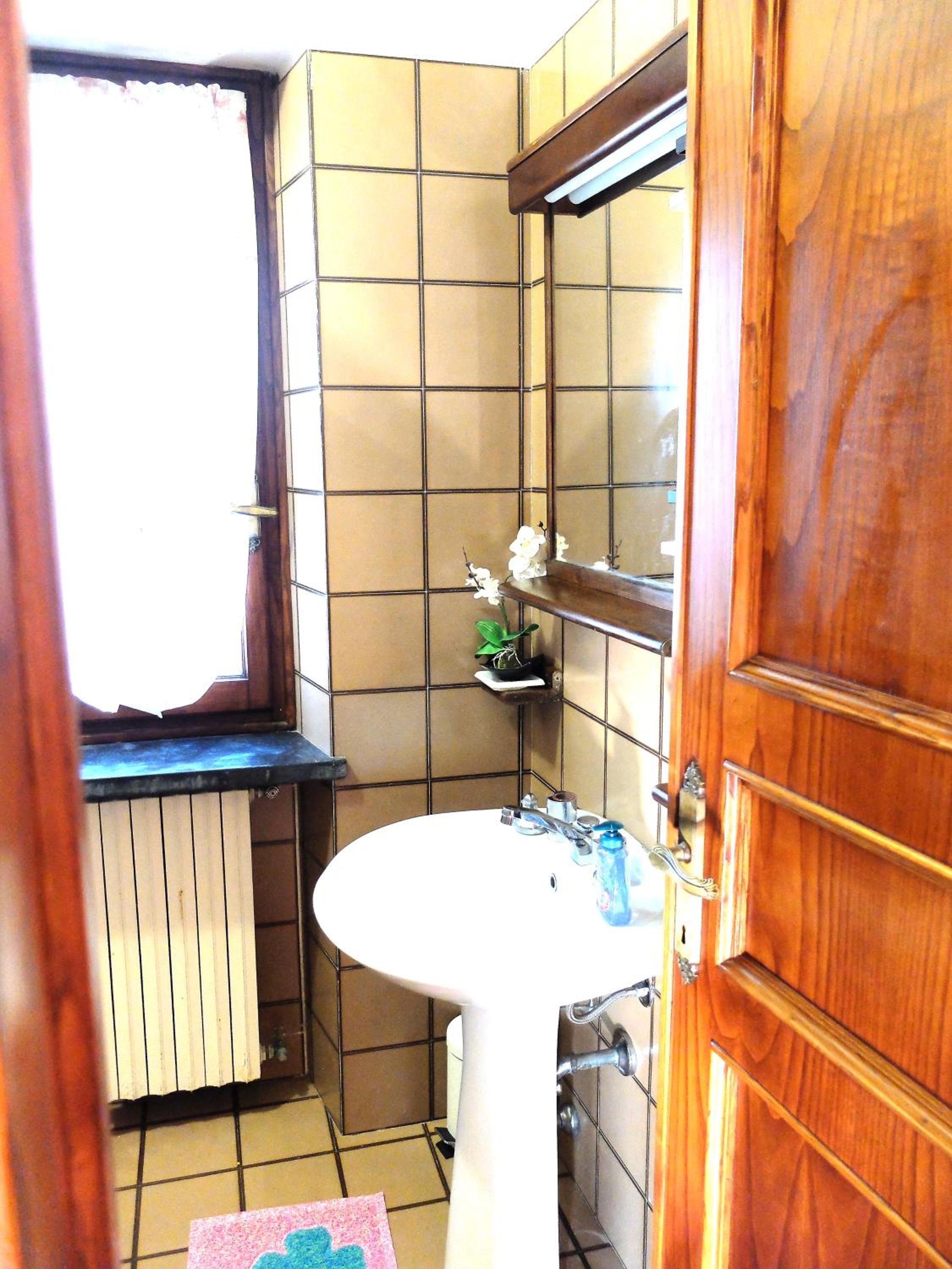Three-Bedroom House photo 2