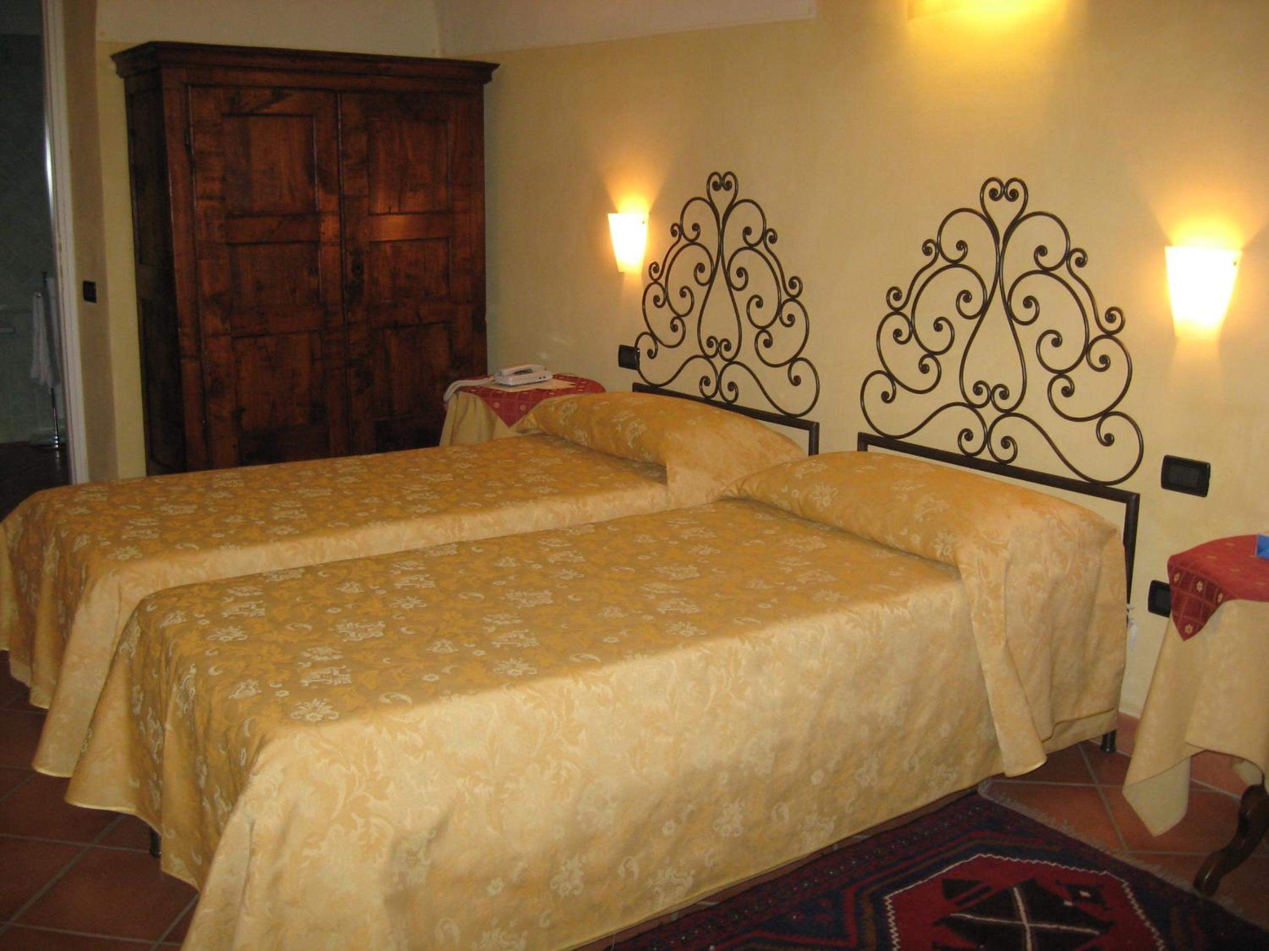Twin Room - Photo 4