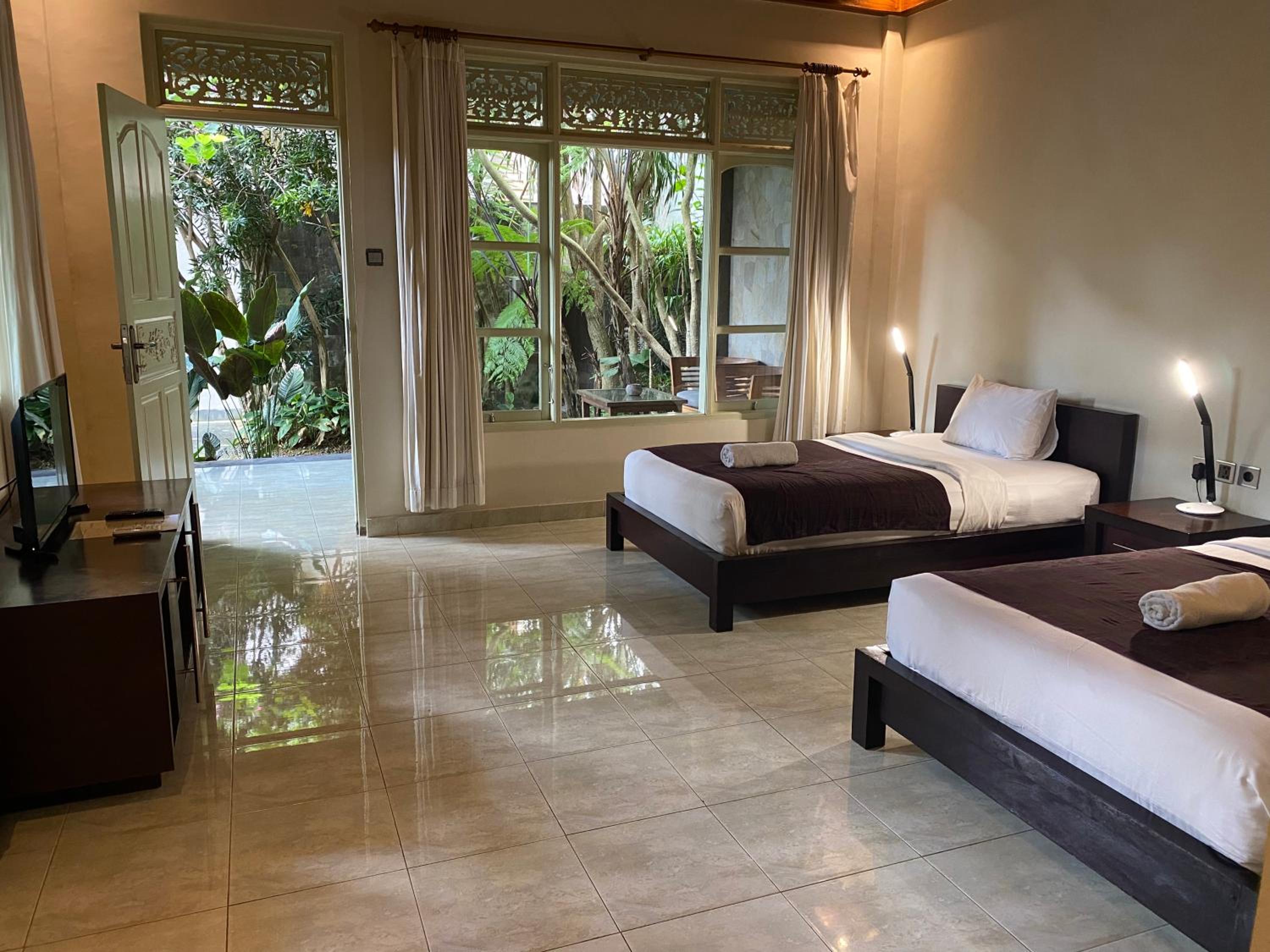 Twin Room with Bath