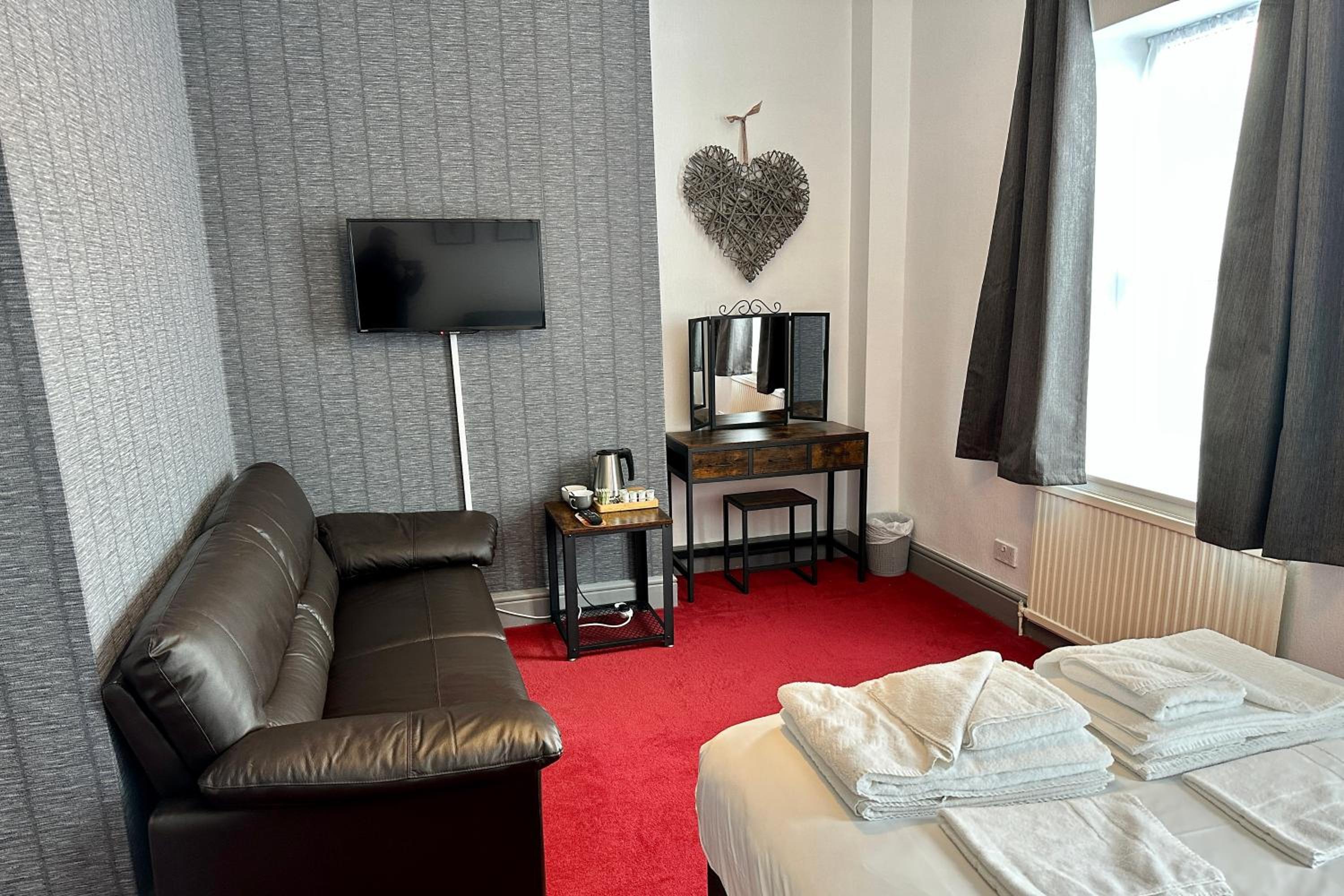 Large Double Room photo 1