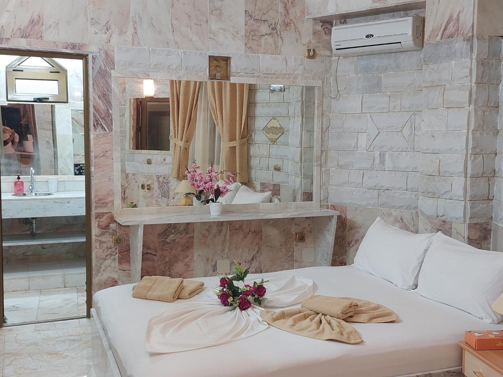 Luxury House photo 2