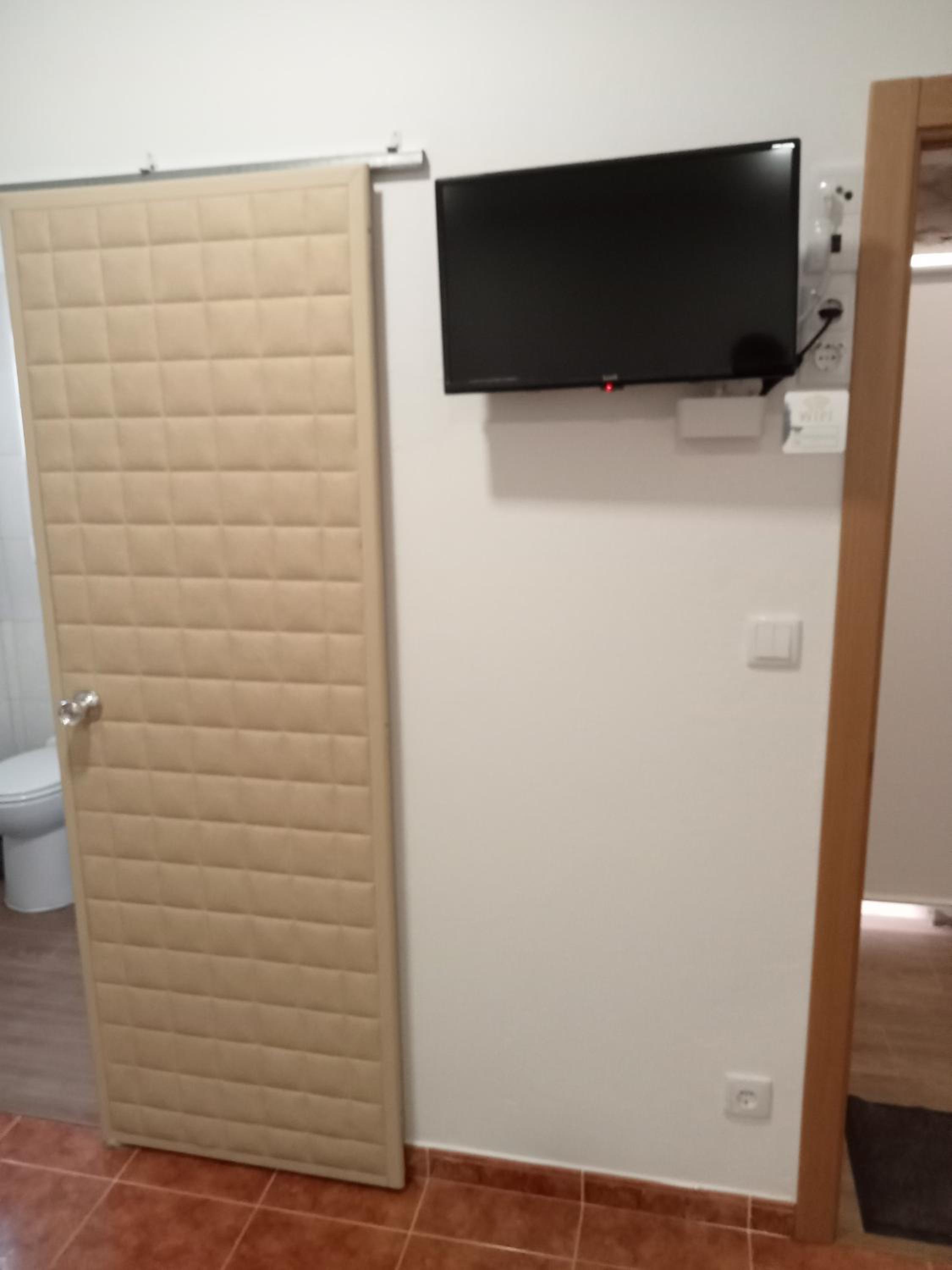 Double or Twin Room - Photo 21