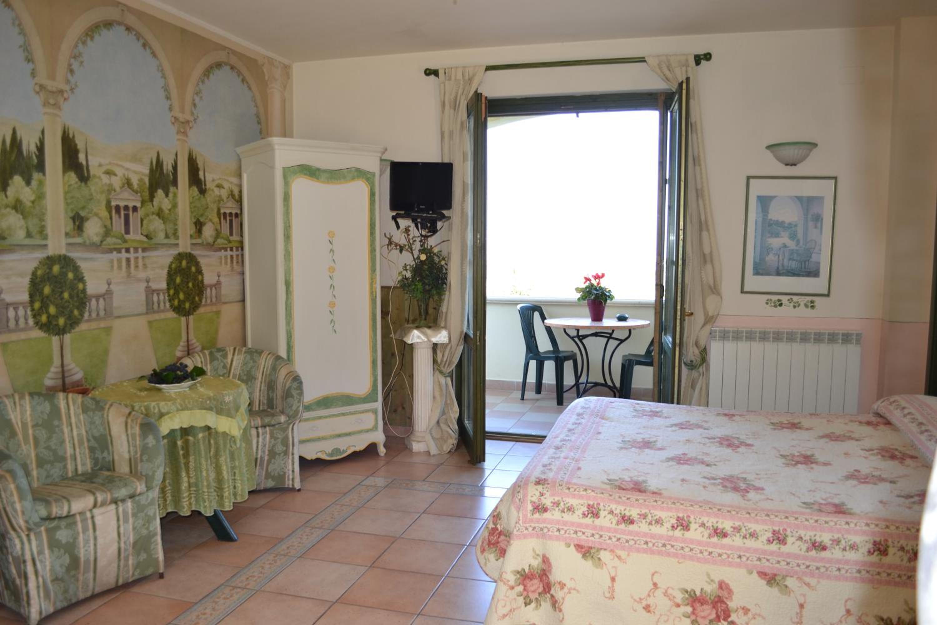 Studio Apartment photo 3