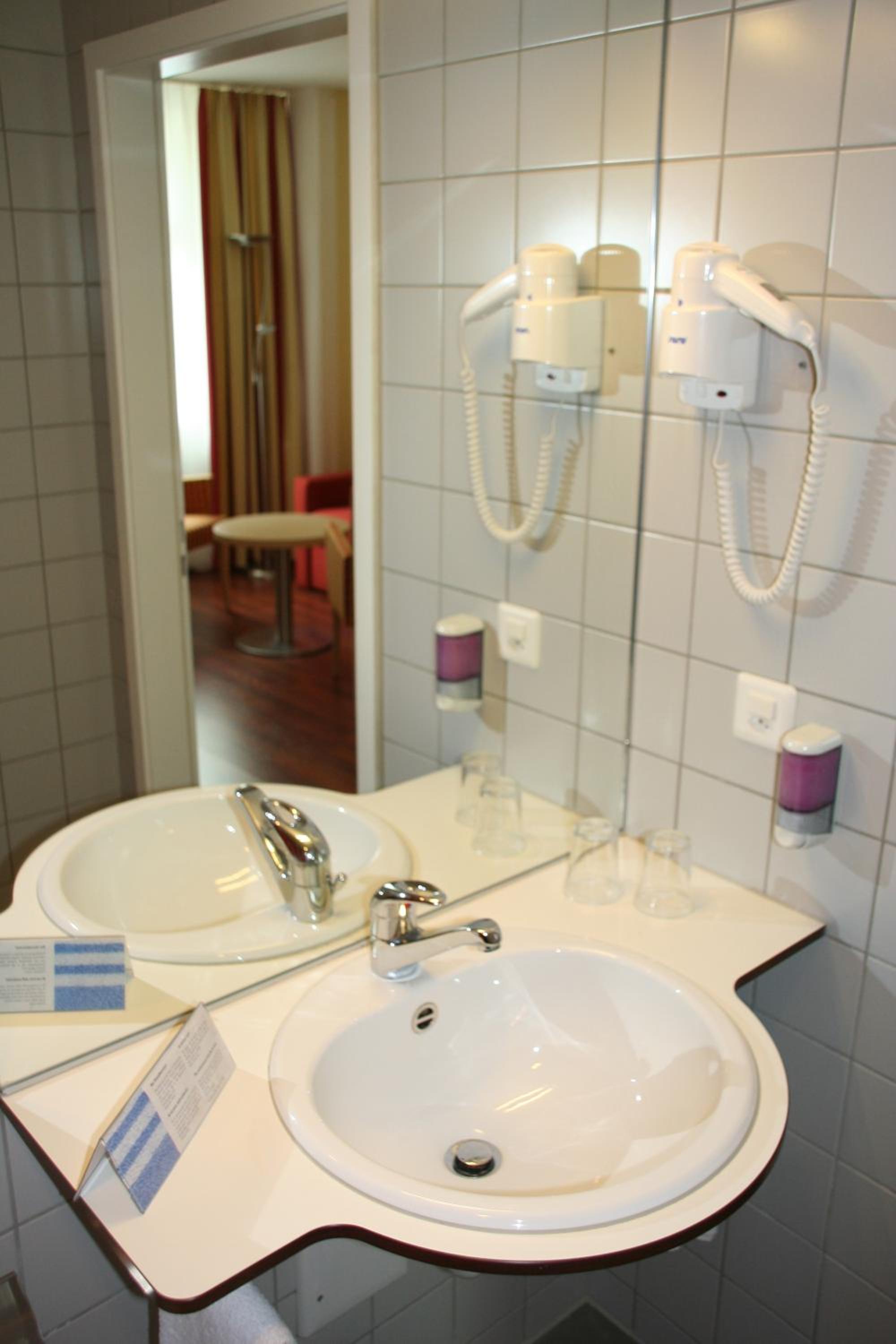 Standard Double Room - Photo 5