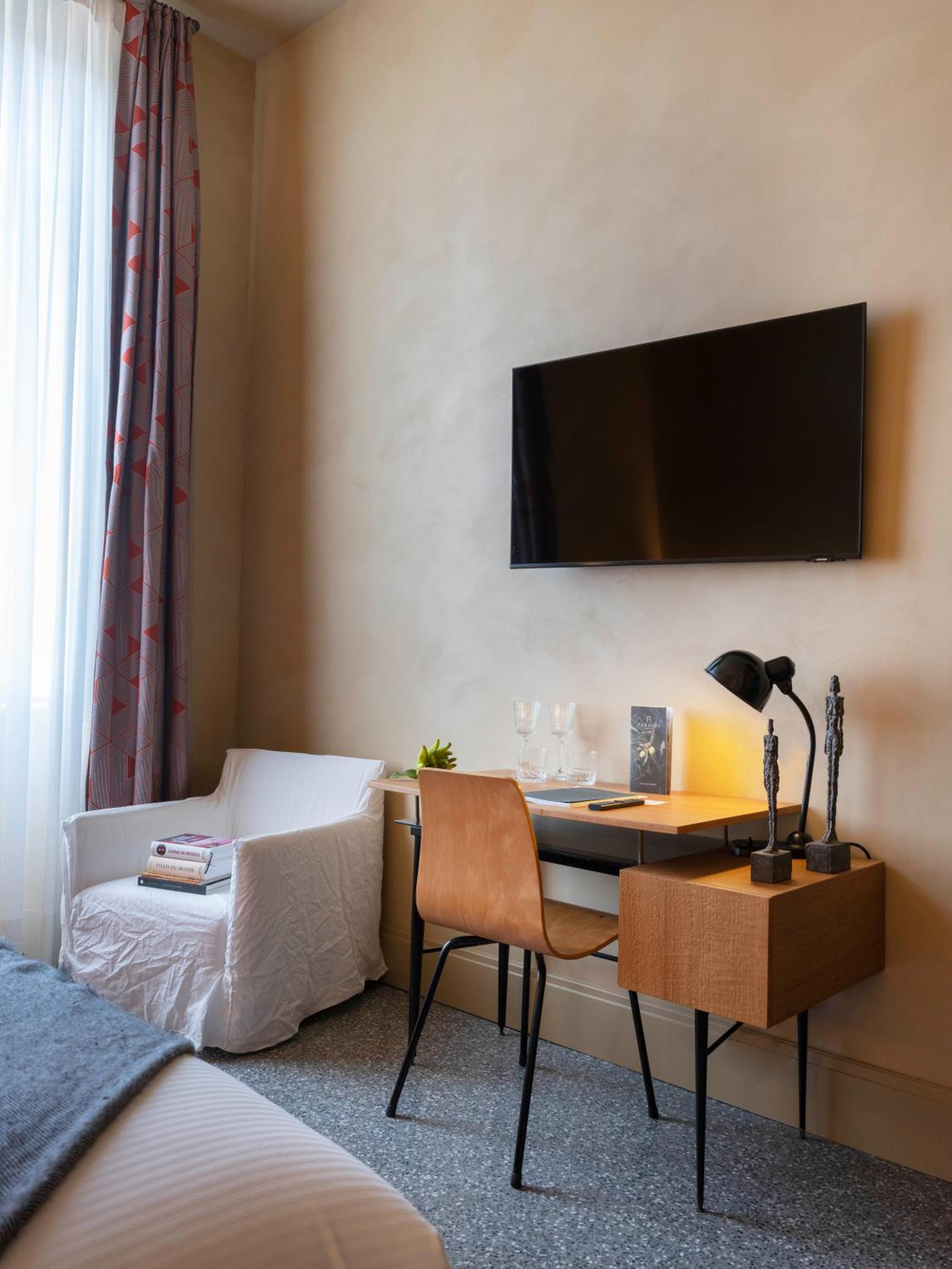 Standard Double Room - Photo 10