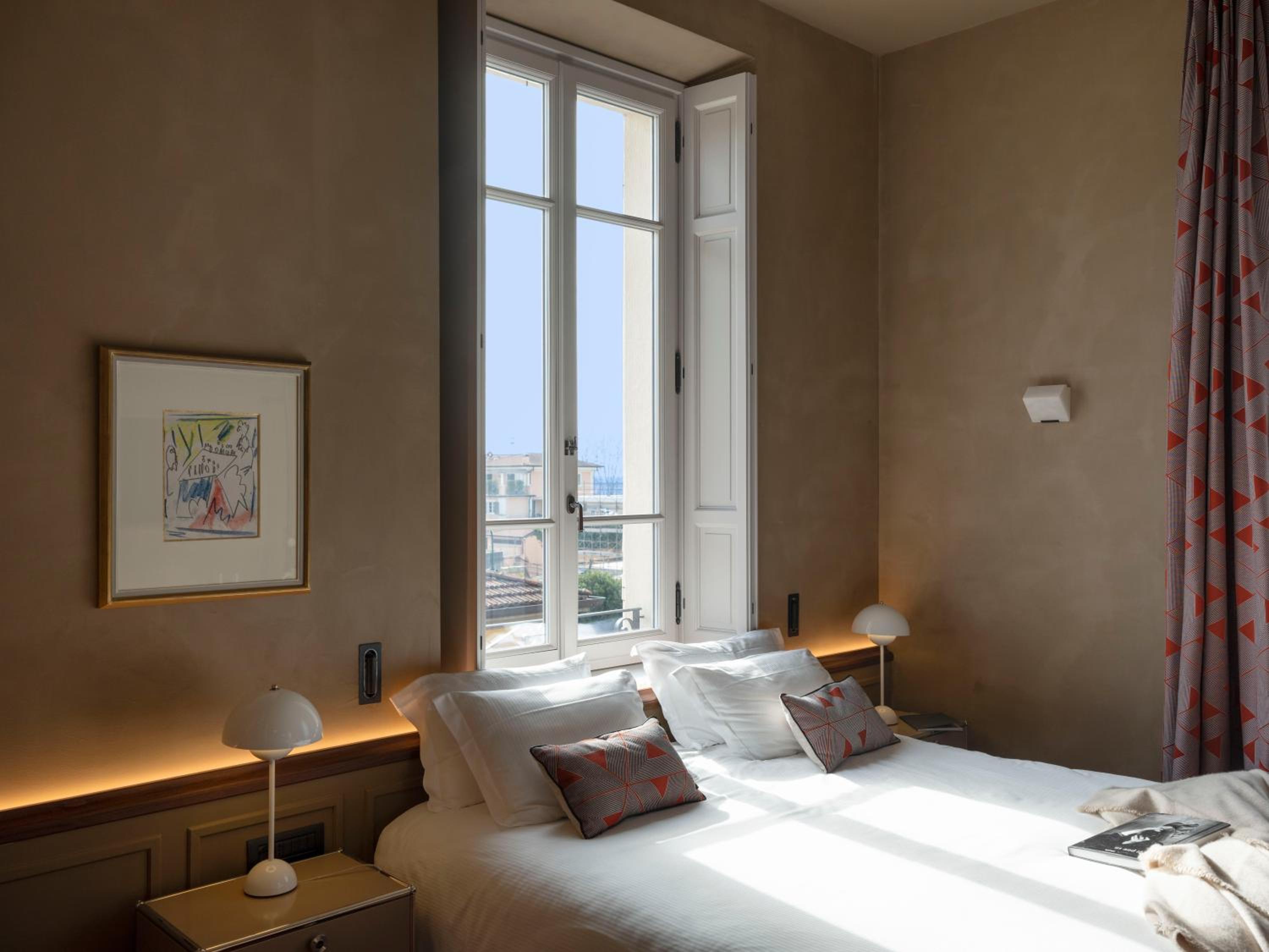 Standard Double Room - Photo 13