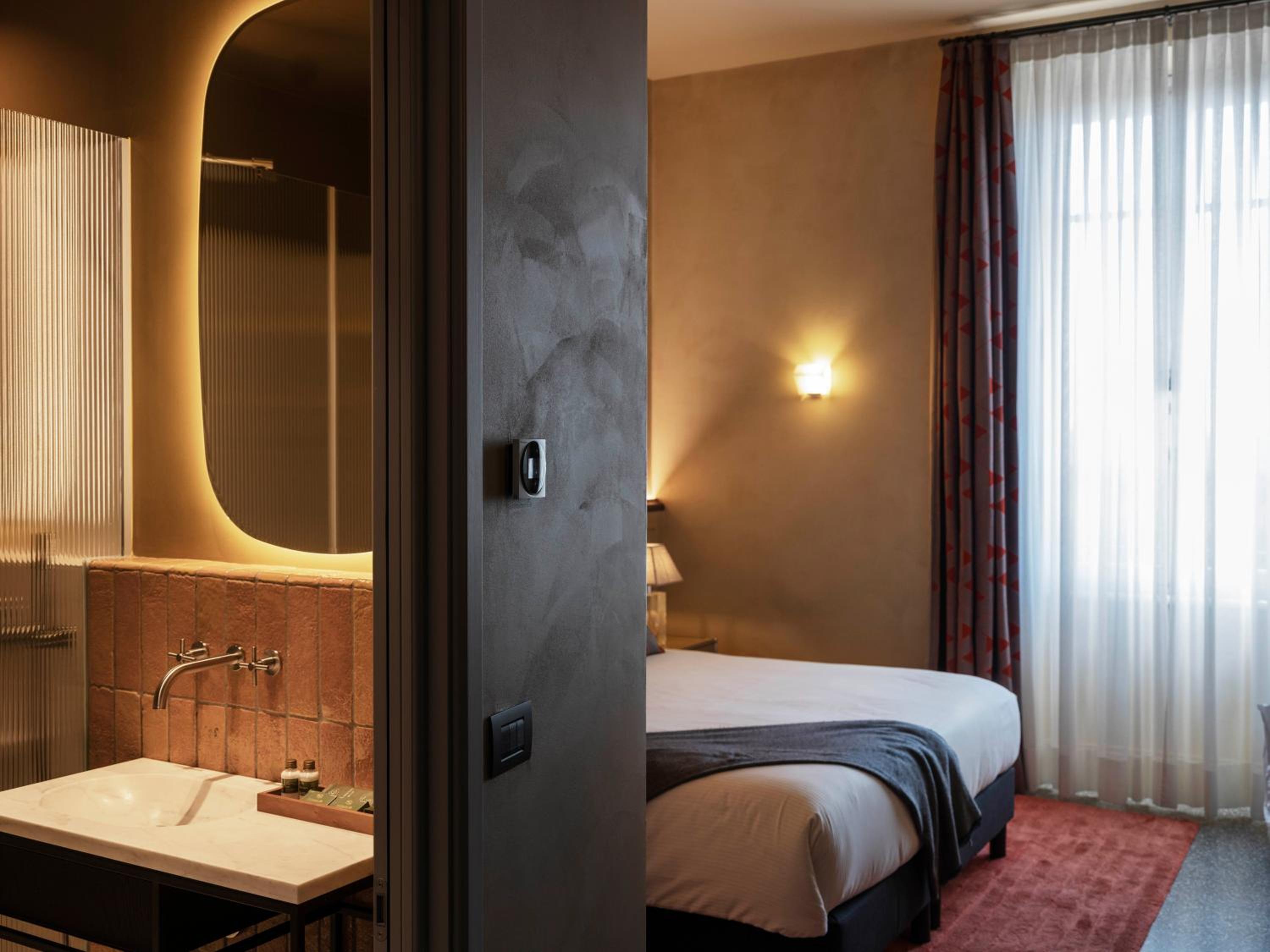 Standard Double Room - Photo 24