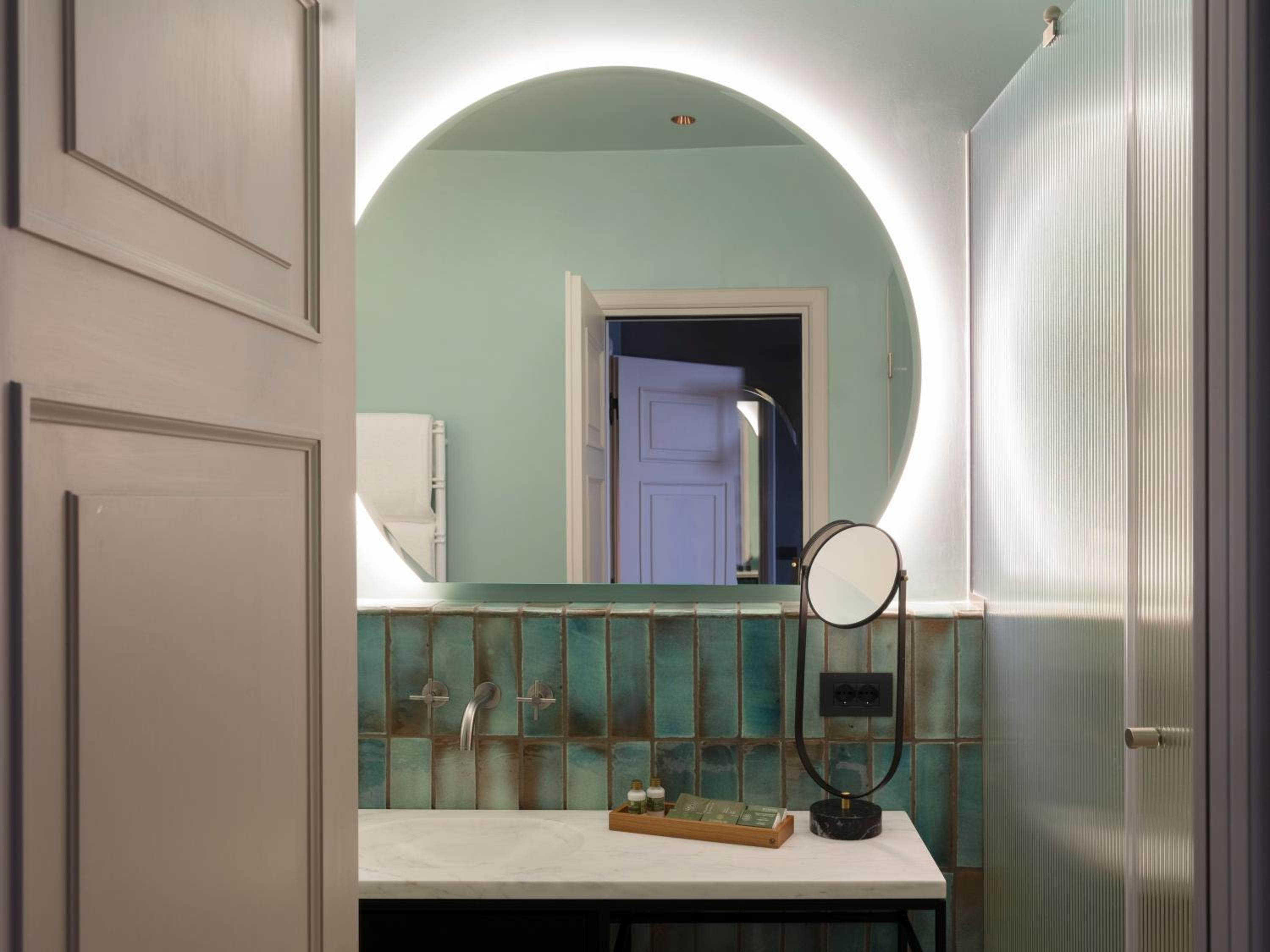 Standard Double Room - Photo 17