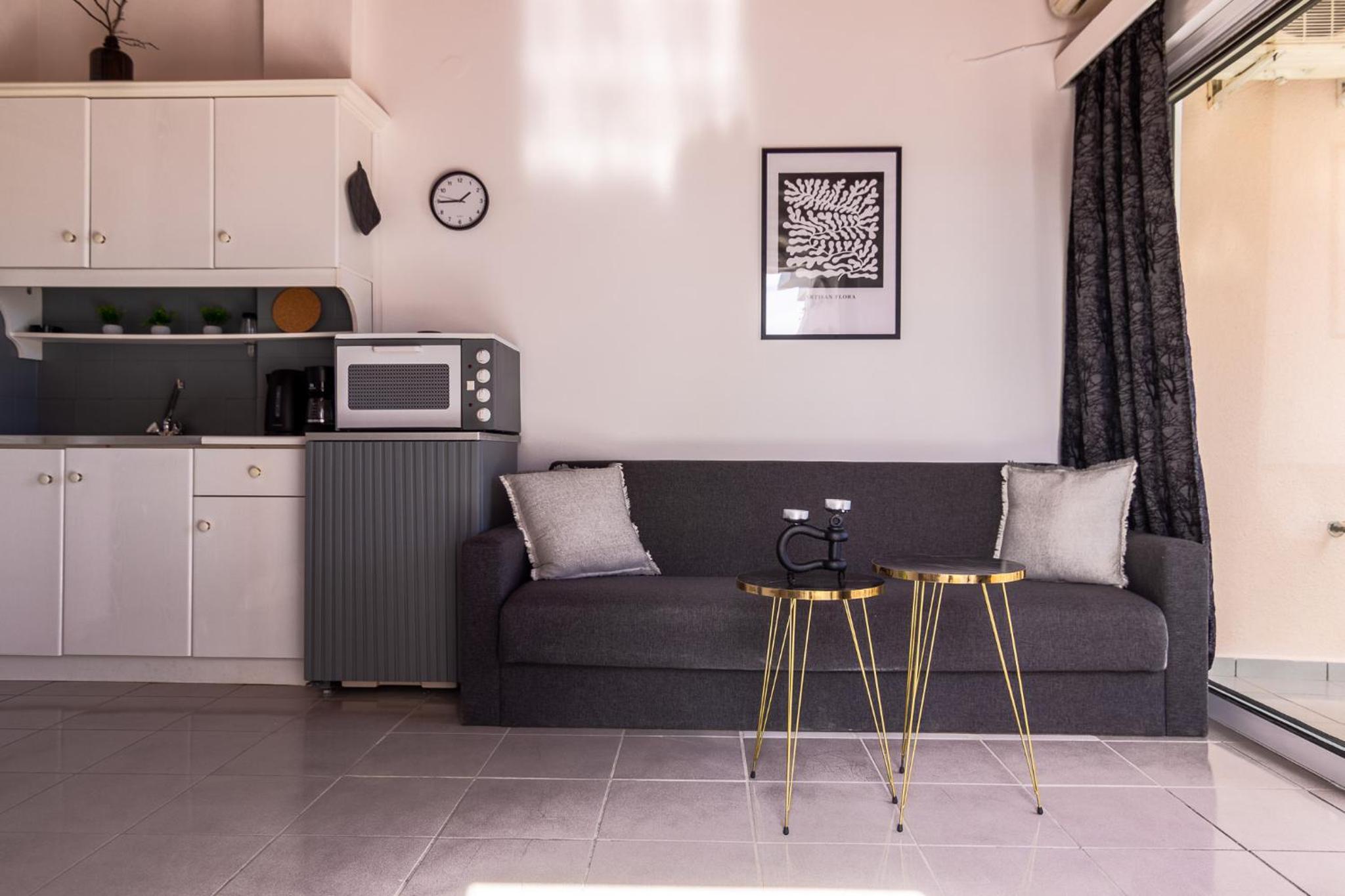 Apartment With Balcony photo 2