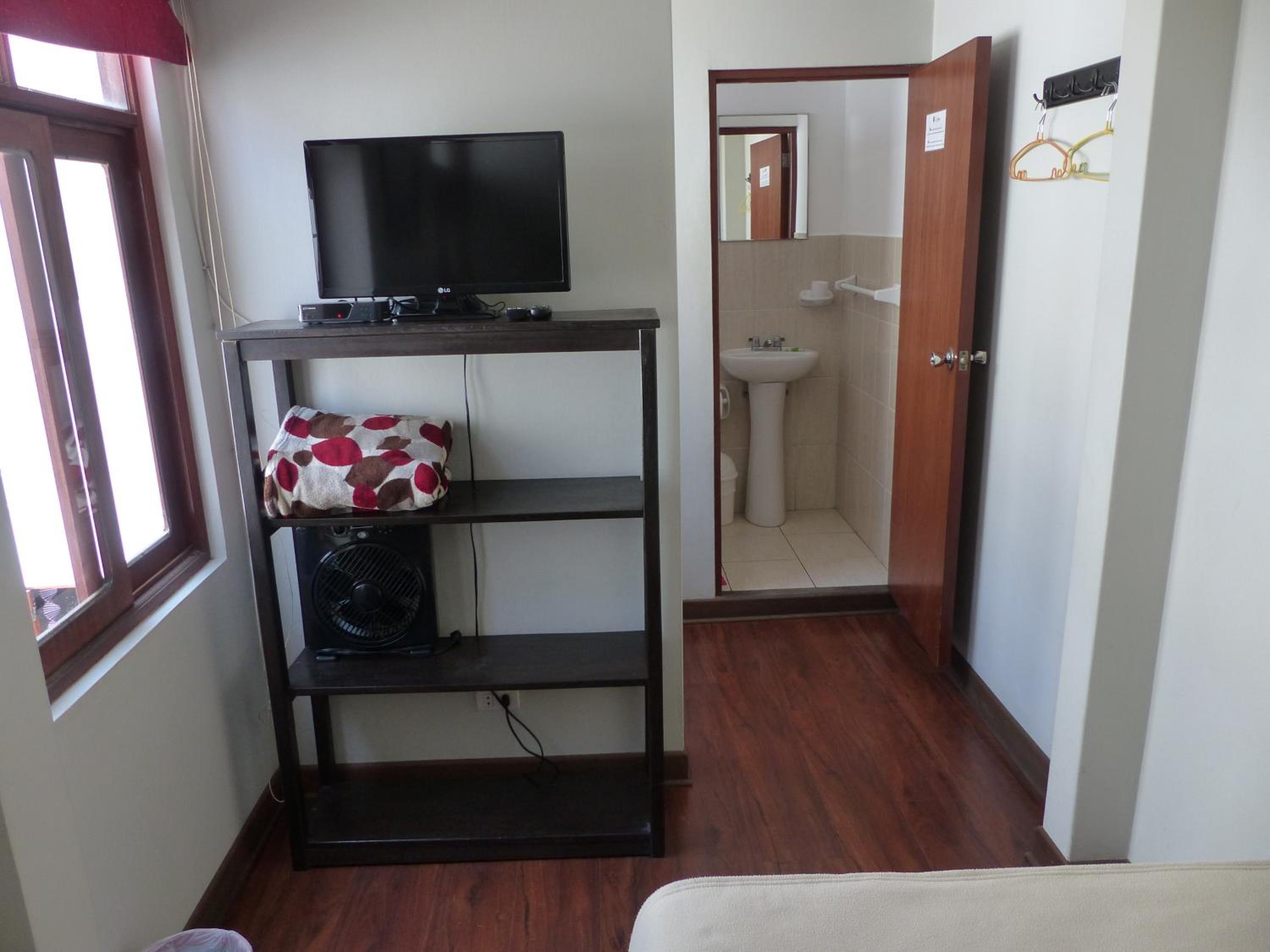 Single Room with Private Bathroom photo 3