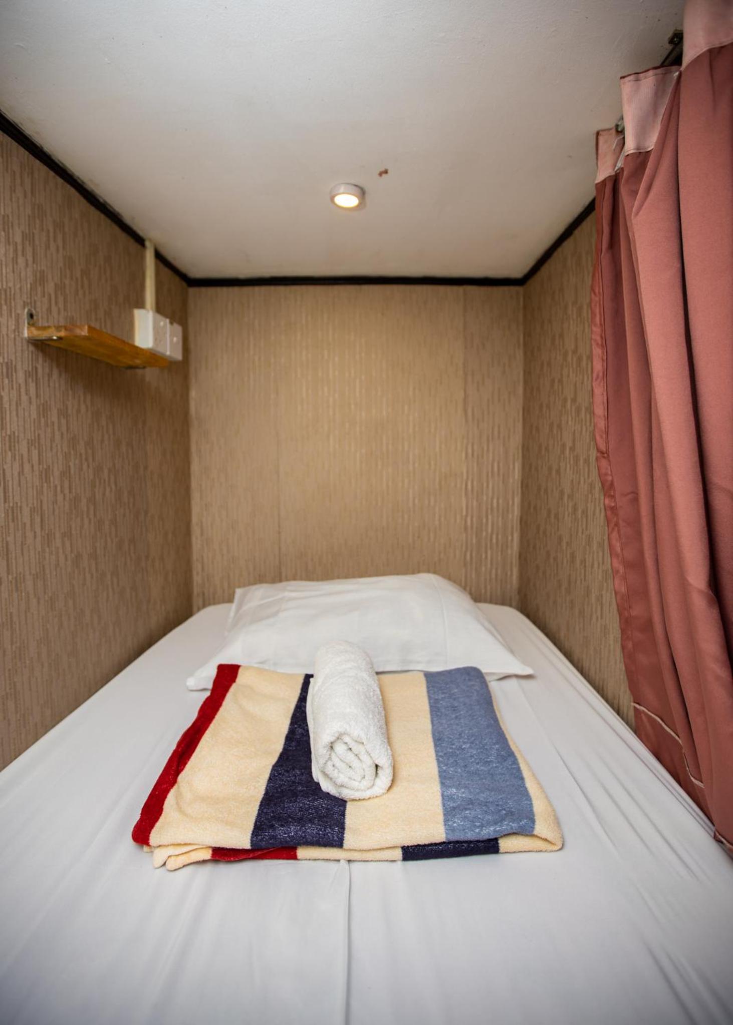 Bed in 4-Bed Mixed Dormitory Room photo 1