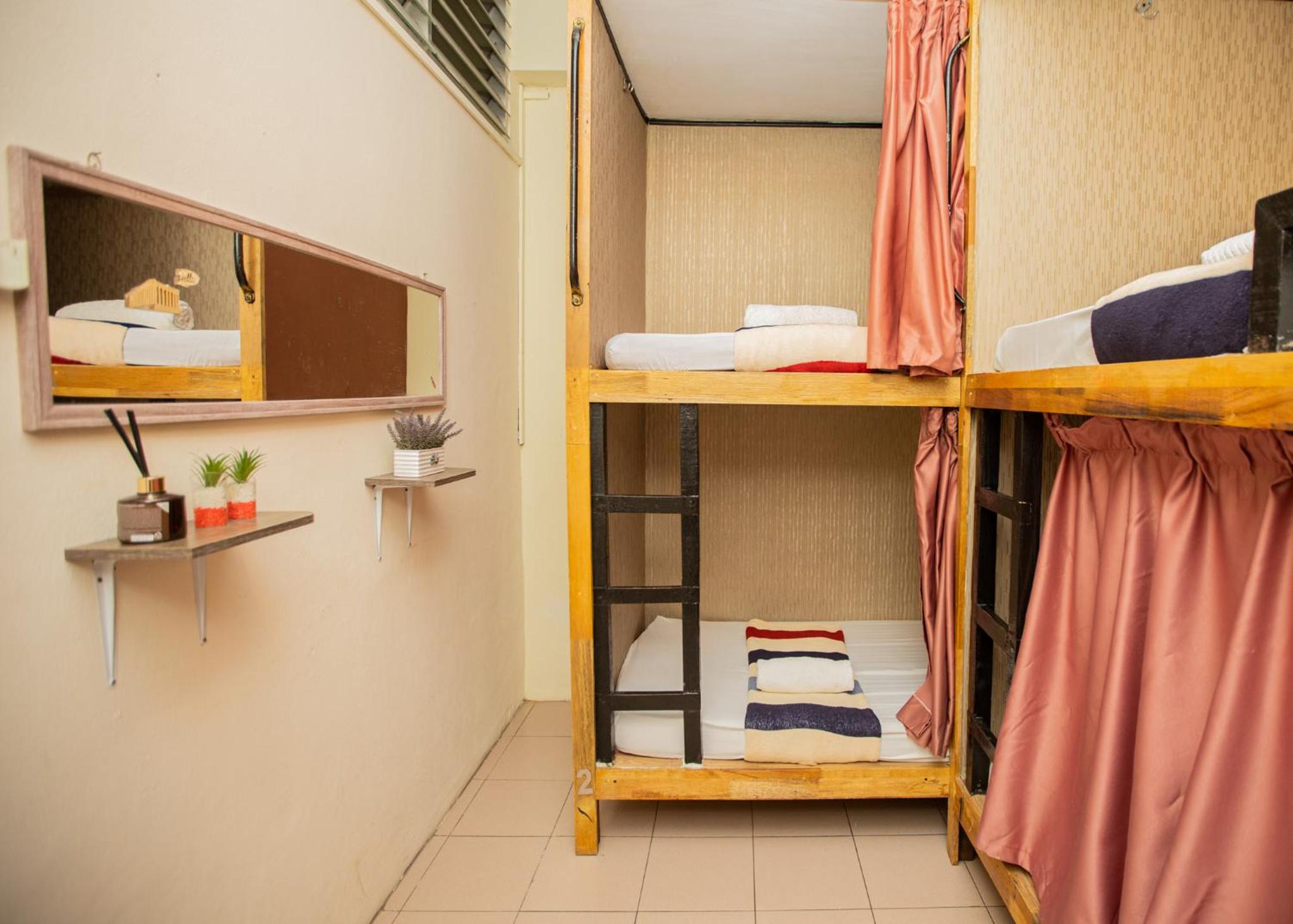 Bed in 4-Bed Mixed Dormitory Room photo 2