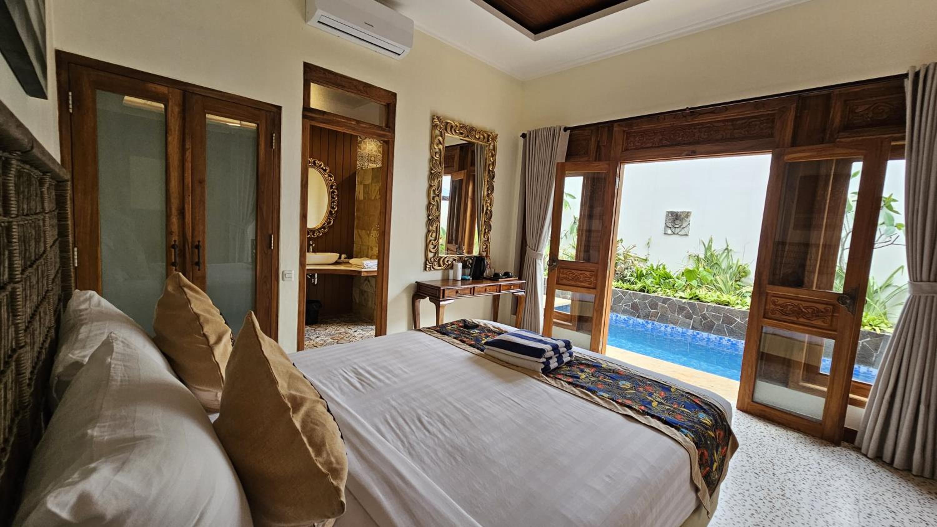 Javanese Superior Pool Villa - Photo 1