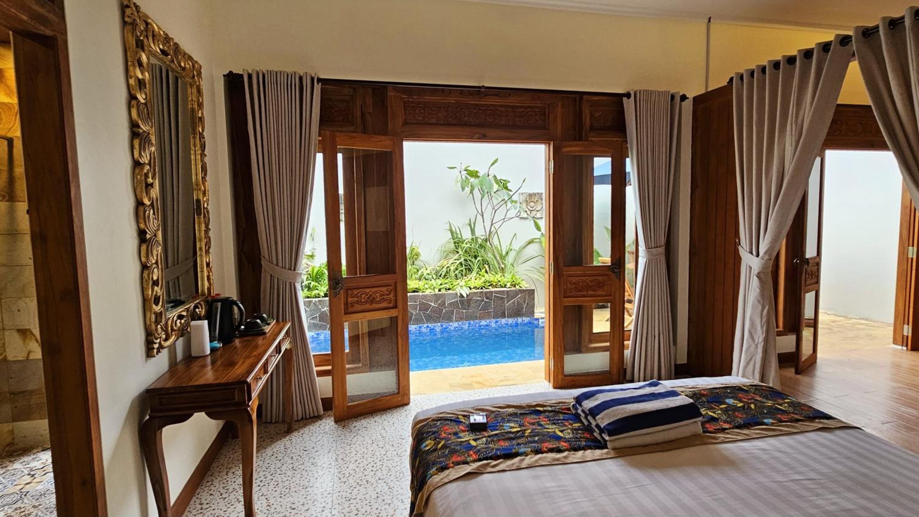 Javanese Superior Pool Villa - Photo 8