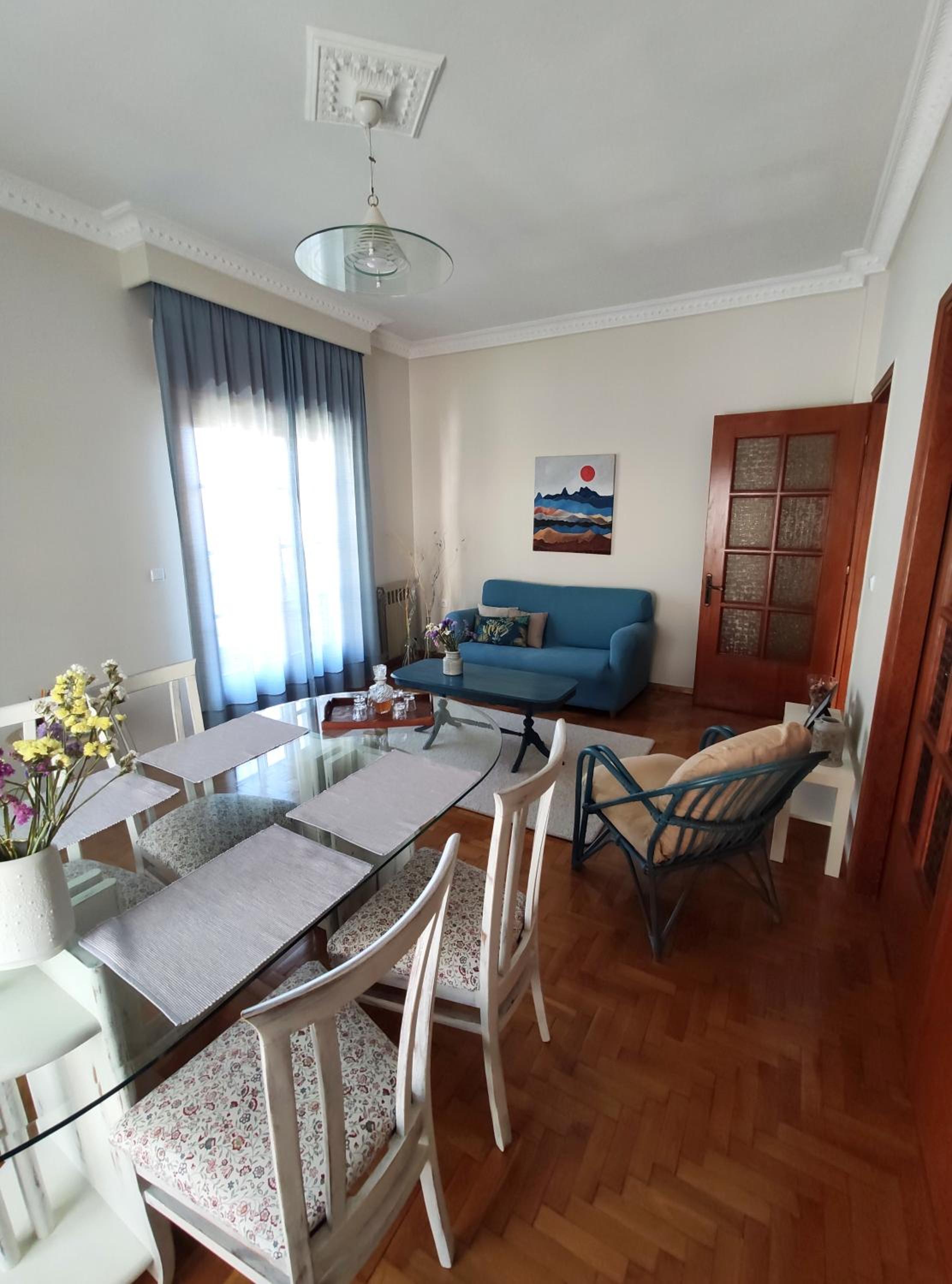 Apartment with Balcony - Photo 23