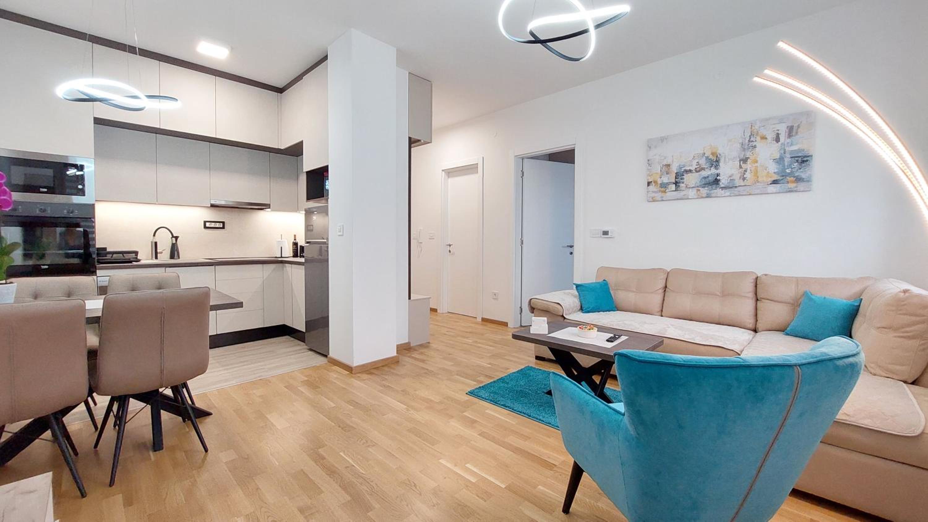 One-Bedroom Apartment photo 1