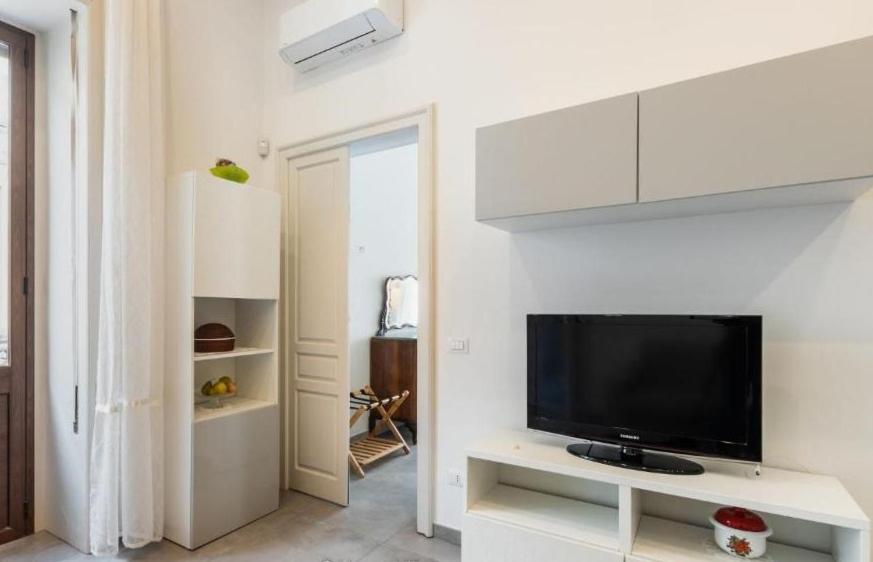 Apartment with Balcony photo 3