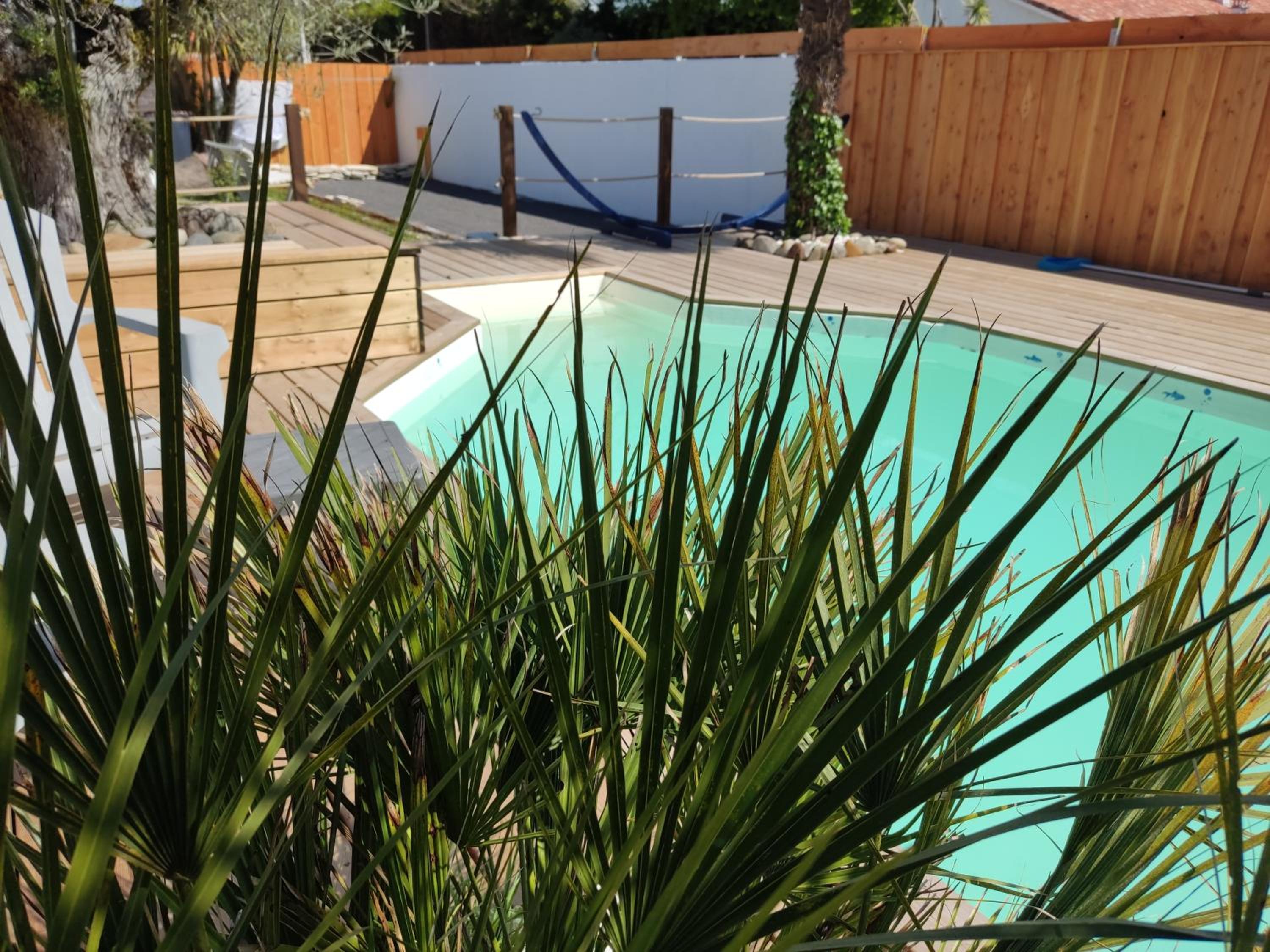Double Room with Pool View - Photo 9