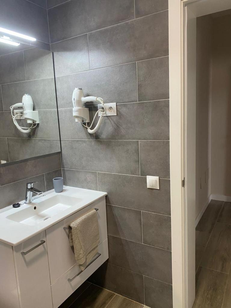 Three-Bedroom House photo 3