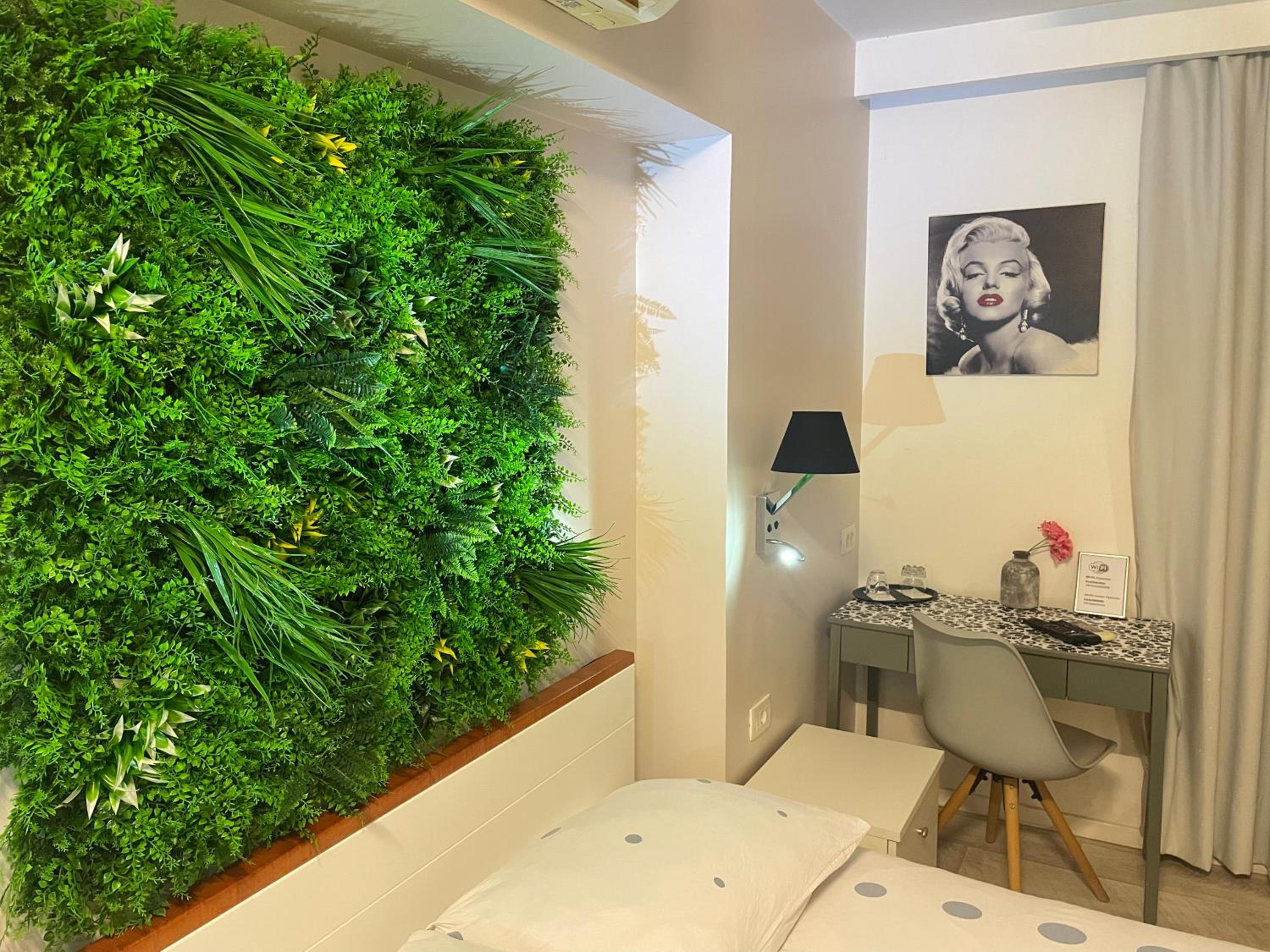 Double Room with Sea View - Photo 1