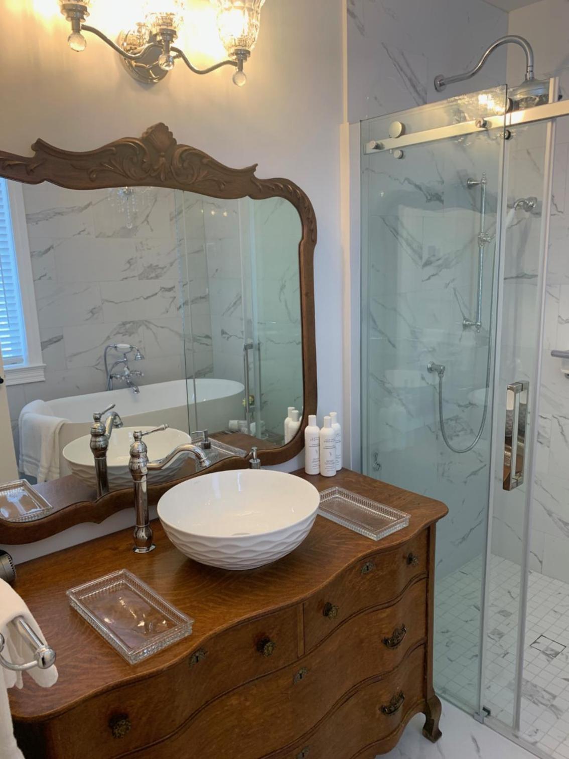 Queen Room with Spa Bath photo 3