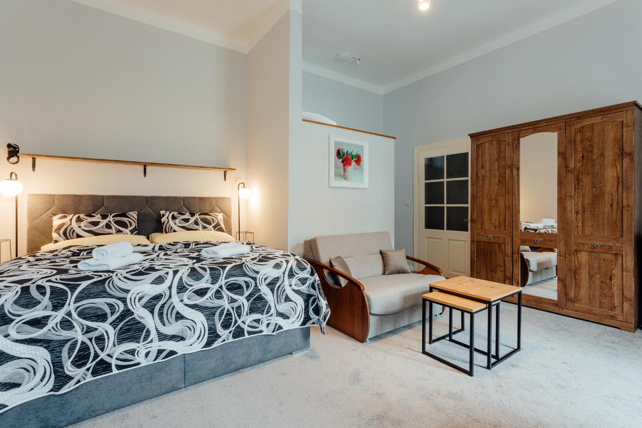 Deluxe Room (2 Adults + 1 Child)